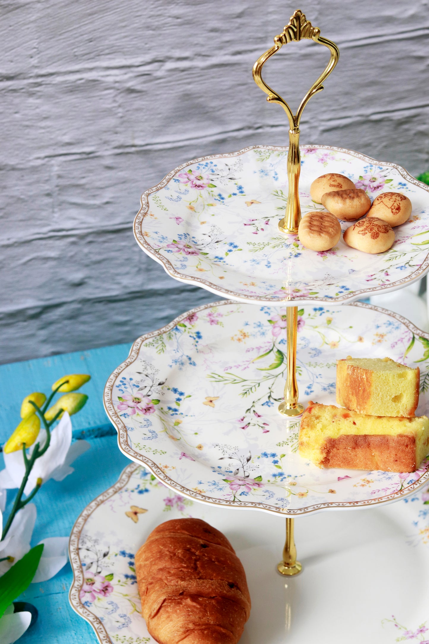 Flower Bed Three Tier Dessert Stand - Vigneto