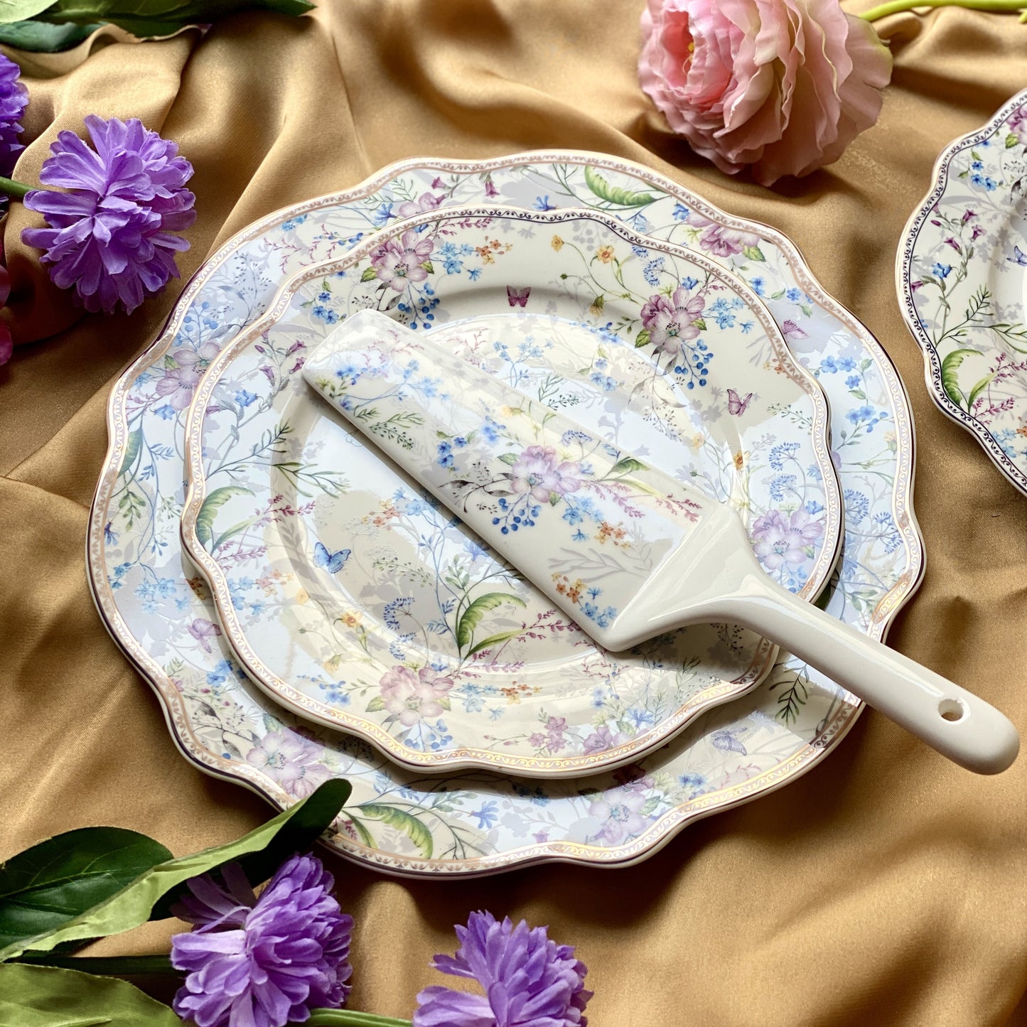 Flower Bed Snack Set (1 Serving Plate, 6 Quarter Plates, 1 Server) - Vigneto