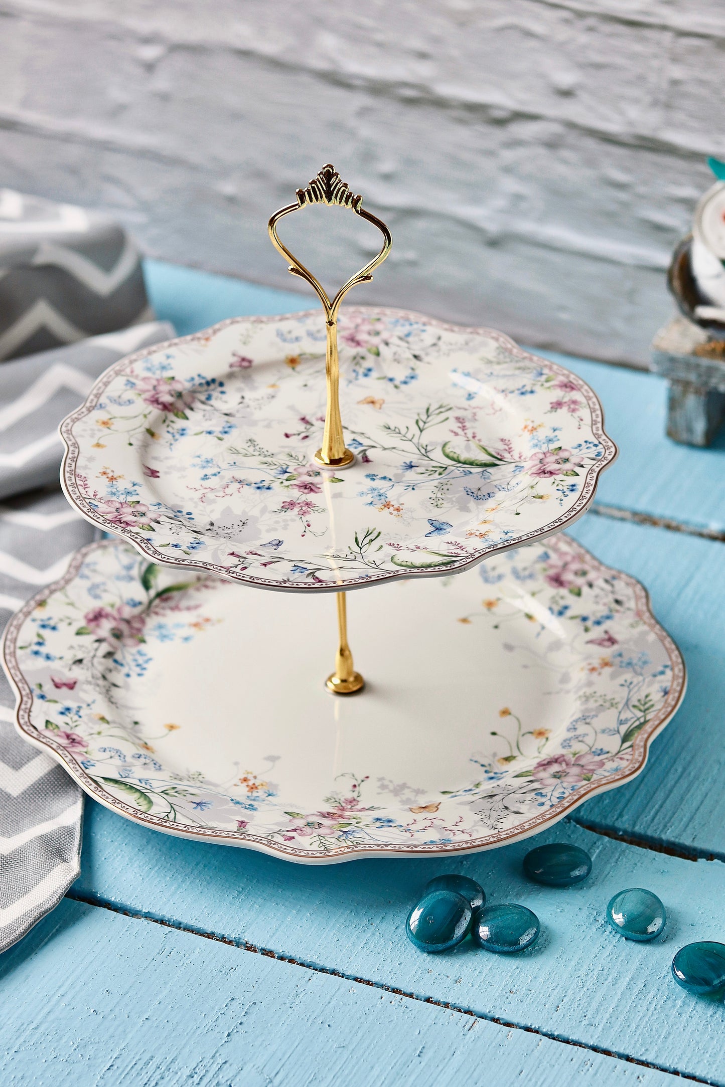 Flower Bed Two Tier Dessert Stand - Vigneto