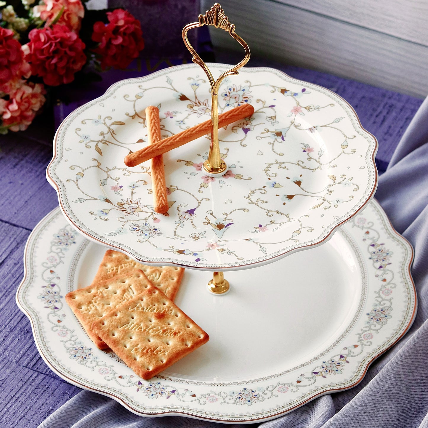 White Pattern Two Tier Dessert Stand - Vigneto