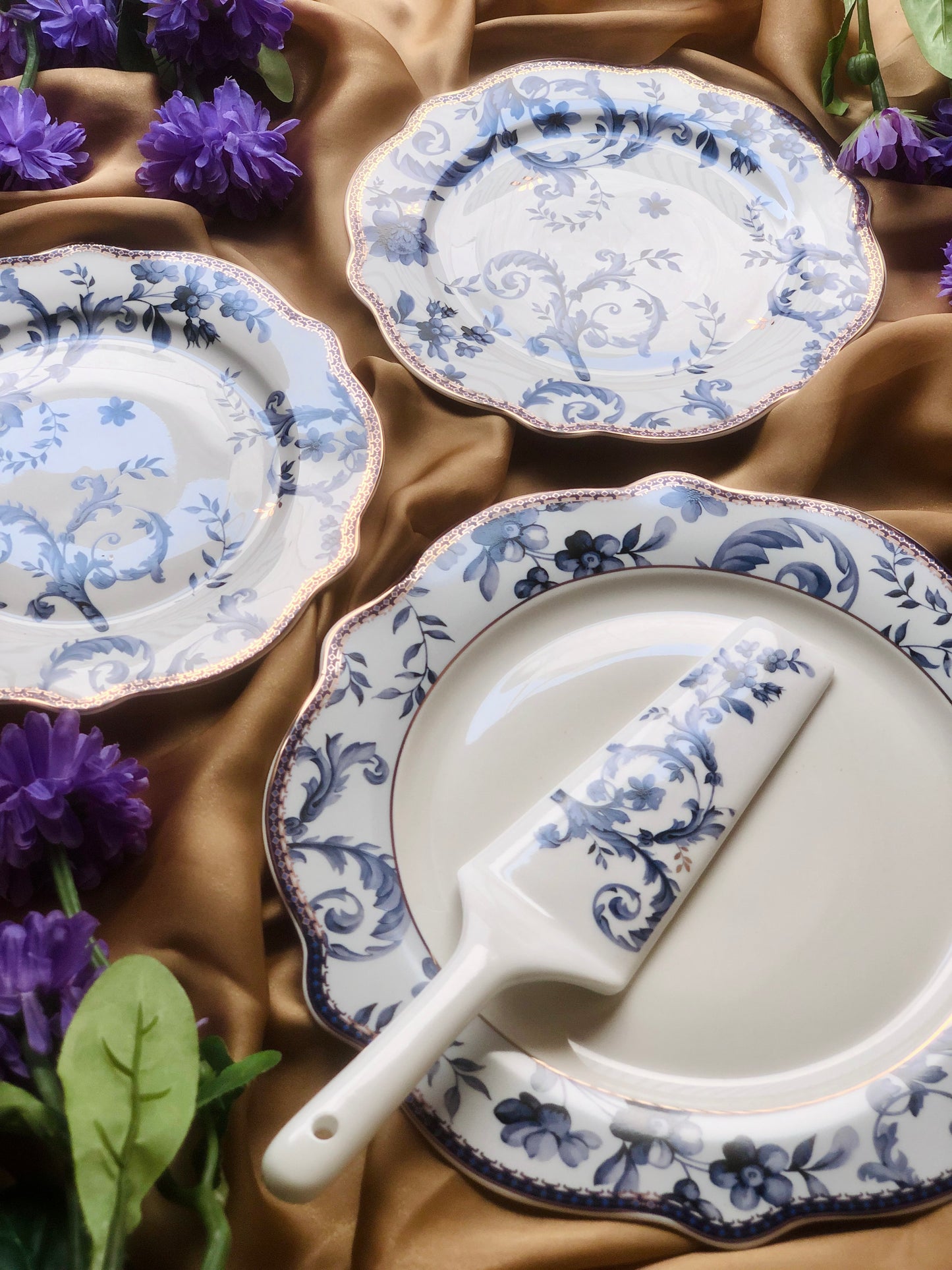 Midnight Blue Snack Set (1 Serving Plate, 6 Quarter Plates, 1 Server) - Vigneto