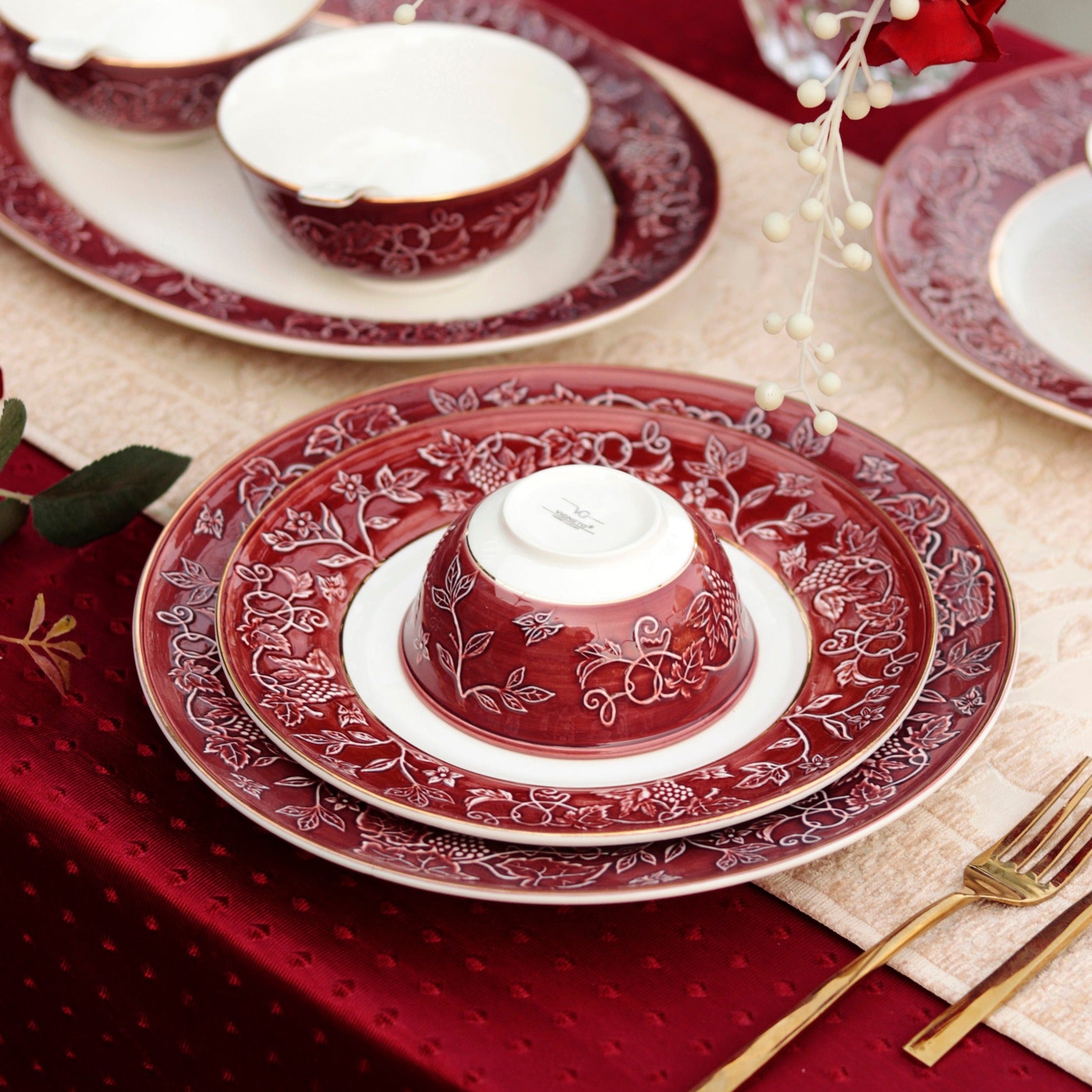 Ruby Red 33 Pcs Dinner Set Vigneto