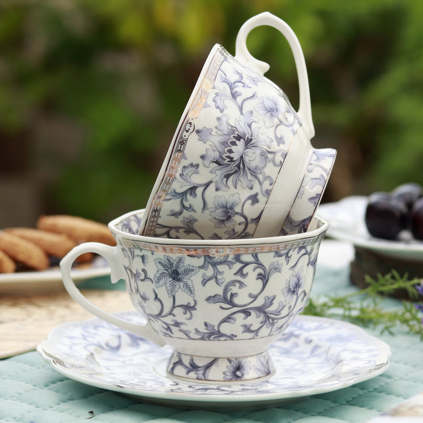 Royal Blue Cup and Saucer Set (Vintage Collection, 6 Cups and 6 Saucers) - Vigneto