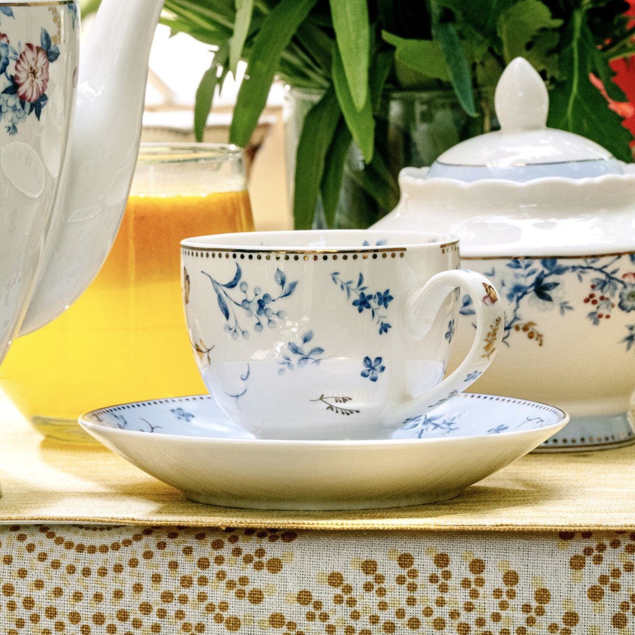 Spring Meadows Cup and Saucer Set (6 Cups and 6 Saucers) - Vigneto