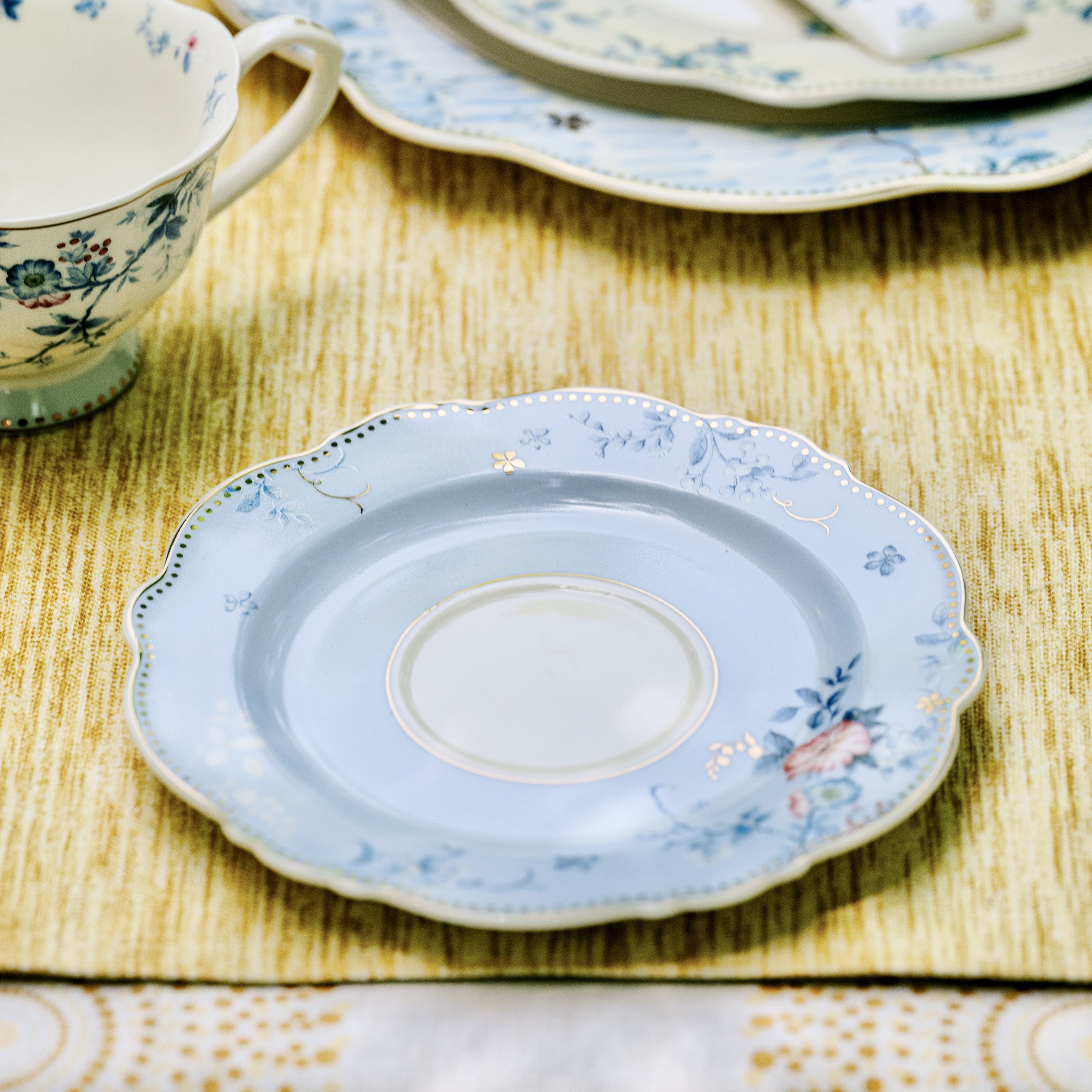 Sauser Spring Spring Meadows Cup and Saucer Set (Vintage Collection, 6 Cups and 6 Sa ...