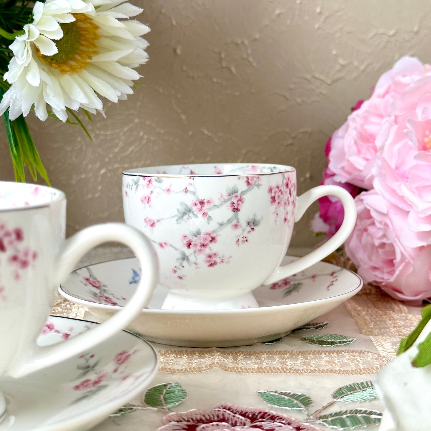 Orchid Bliss Cup and Saucer Set (6 Cups and 6 Saucers) - Vigneto