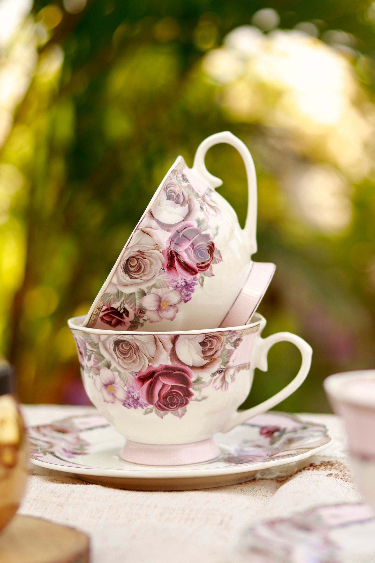 Rose Garden Cup and Saucer Set (Vintage Collection, 6 Cups and 6 Saucers) - Vigneto