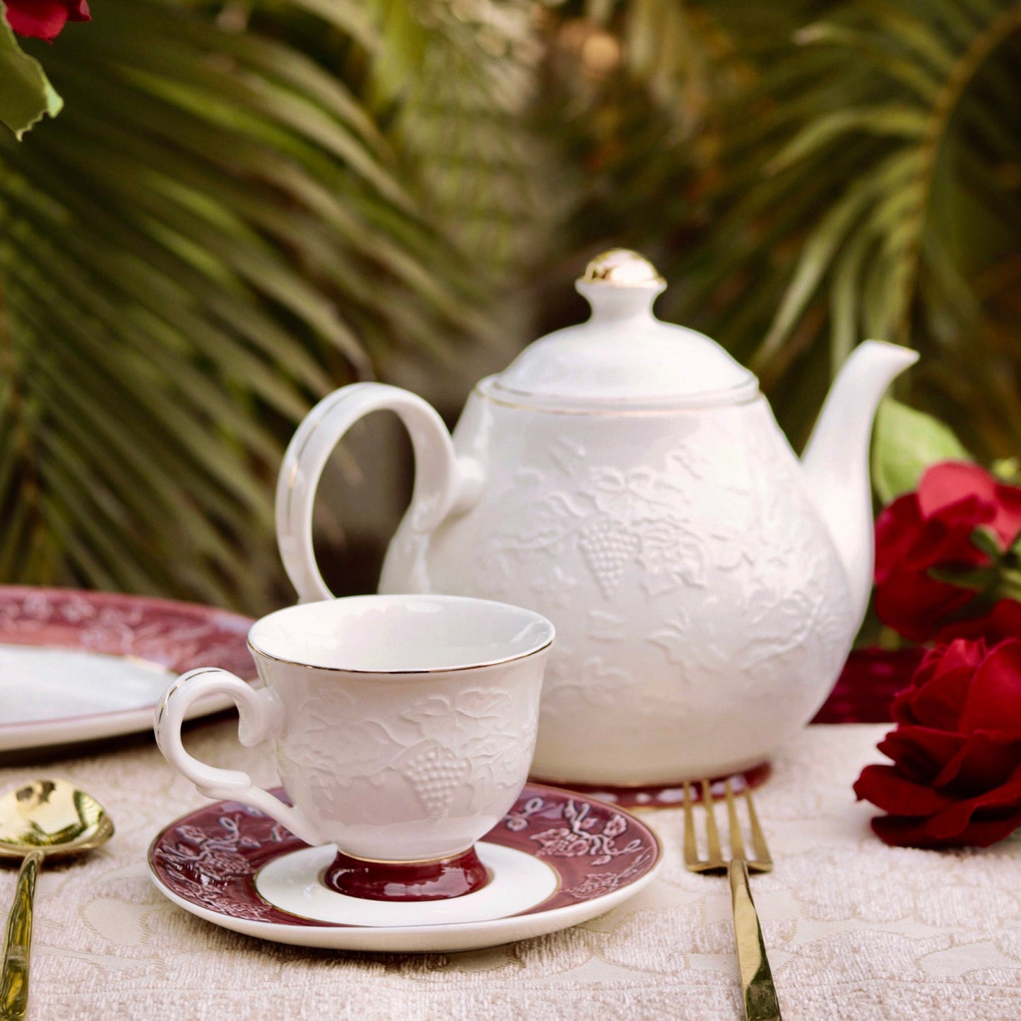 Ruby Red 15 Pcs Tea Set - Vigneto