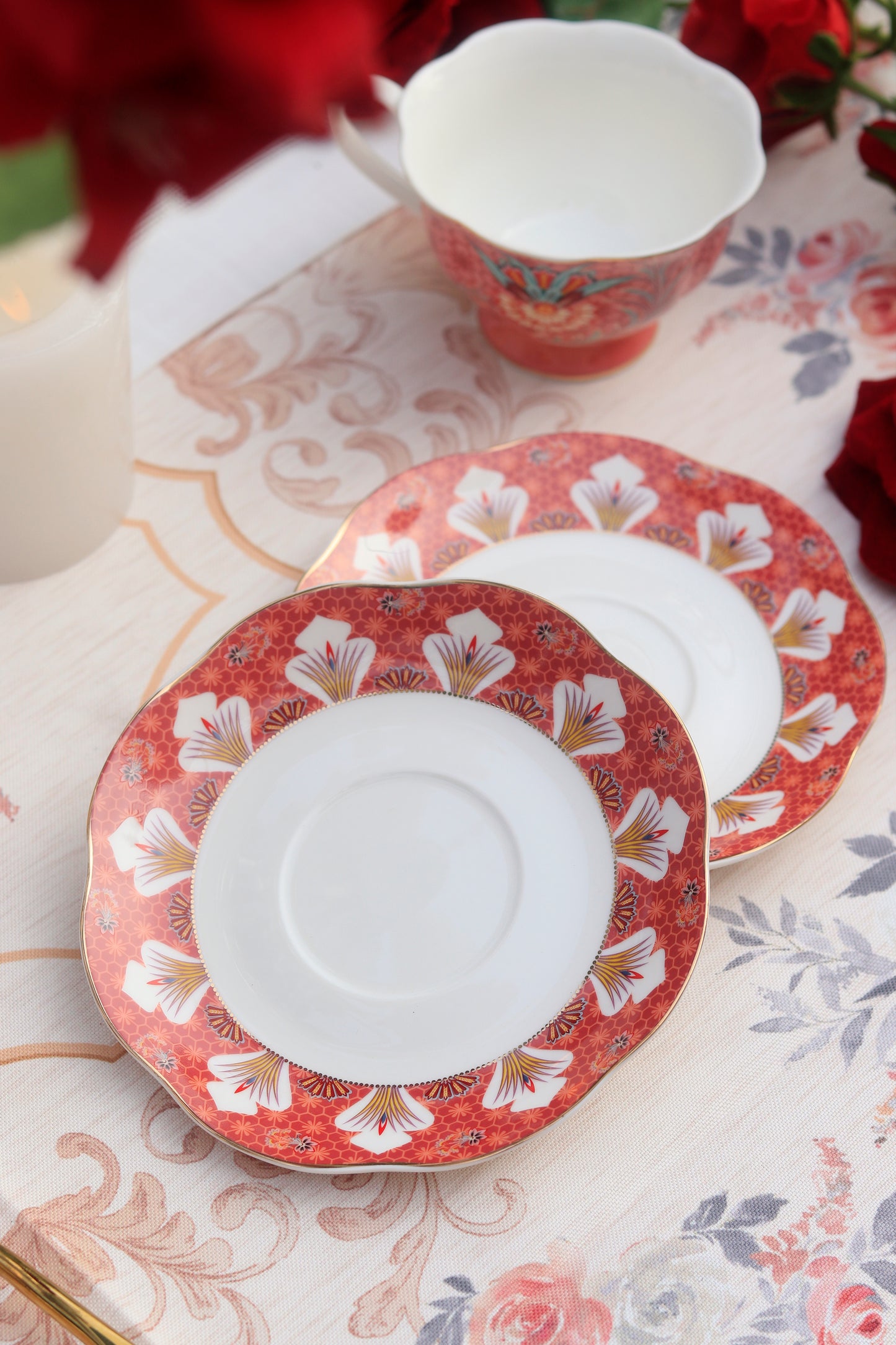 Scarlet Blume Cup and Saucer Set (Vintage Collection, 6 Cups and 6 Saucers)