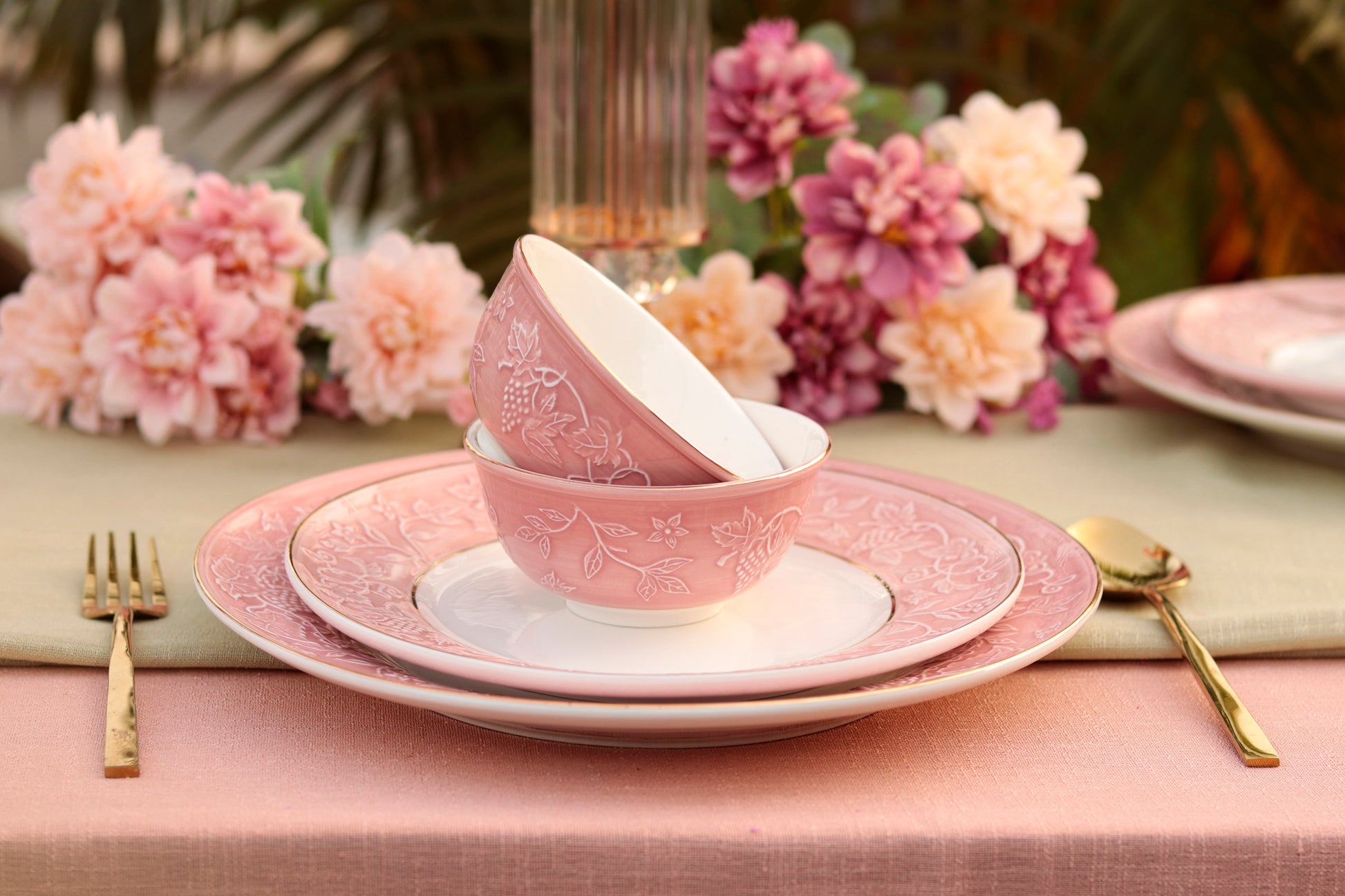 Vigneto Dinner Elegant Dinner Set Pink Sapphire 33 Pcs Dinner Set