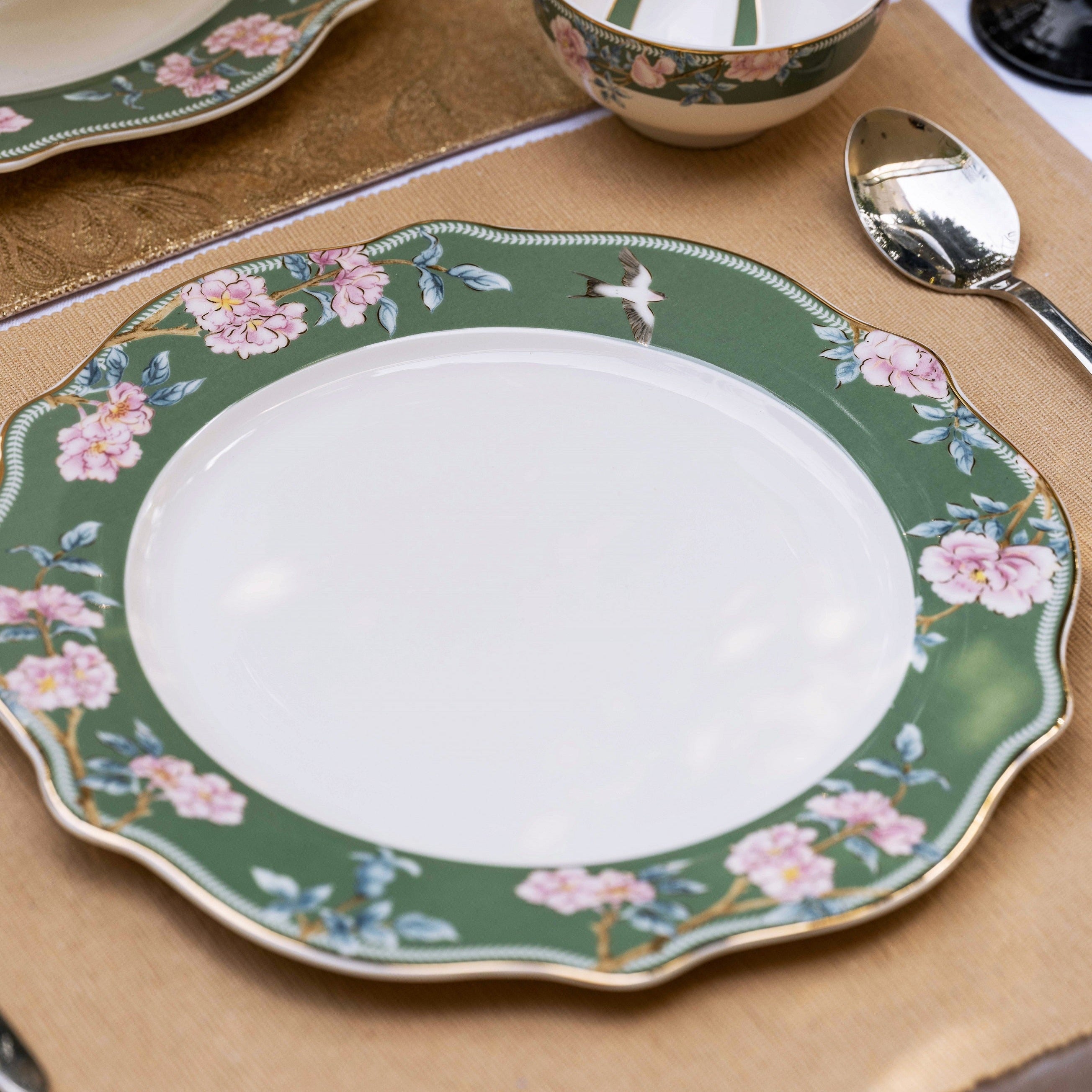 Victorian Green 10.5 Dinner Plates Set of 6 Vigneto