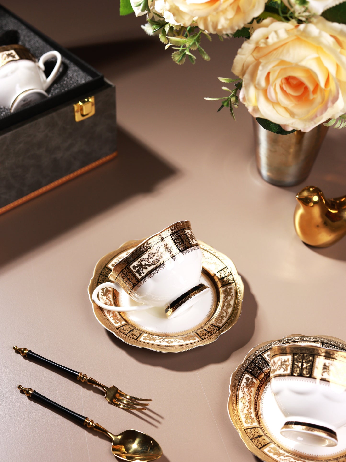 Chateau d'Or Cup and Saucer Set (Set of 6, Palace Collection, 24K Embossed Gold)