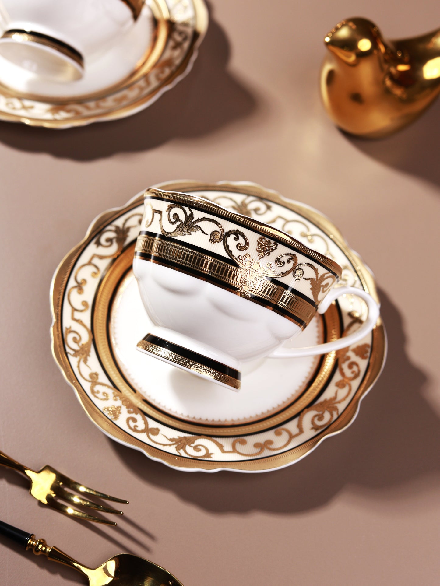 Gilded Realm Cup and Saucer Set (Set of 6, Palace Collection, 24K Embossed Gold)