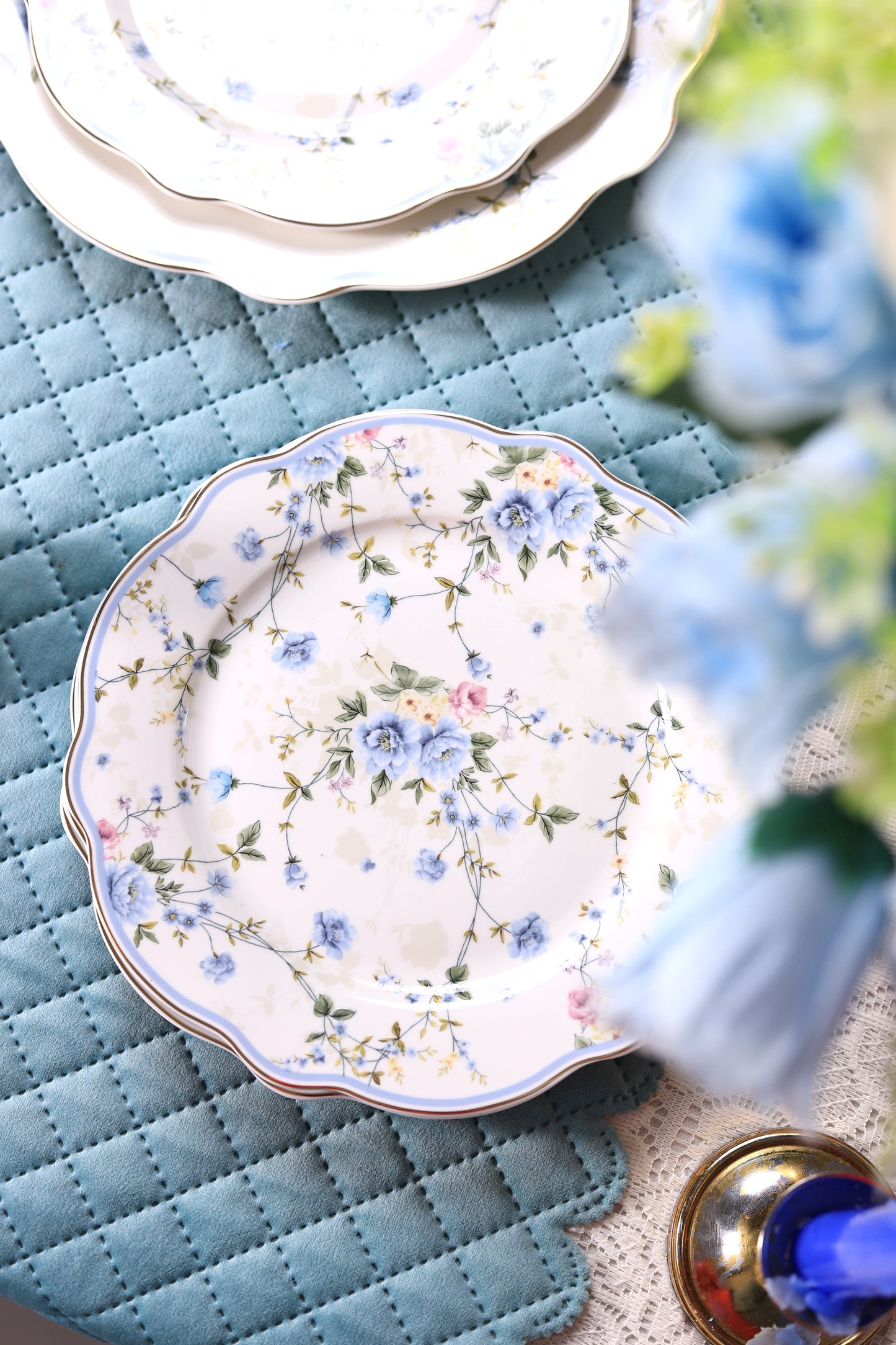 Yorkshire Bloom 8 Pcs Snack Set (1 Serving Plate, 6 Quarter Plates, 1 Server)