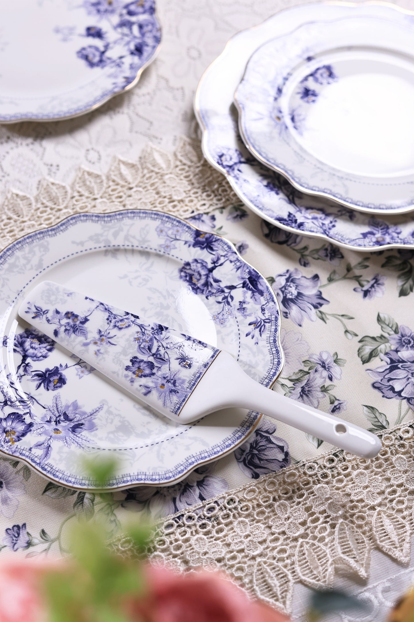 Jardin de Jouy 8 Pcs Snack Set (1 Serving Plate, 6 Quarter Plates, 1 Server) - Vigneto