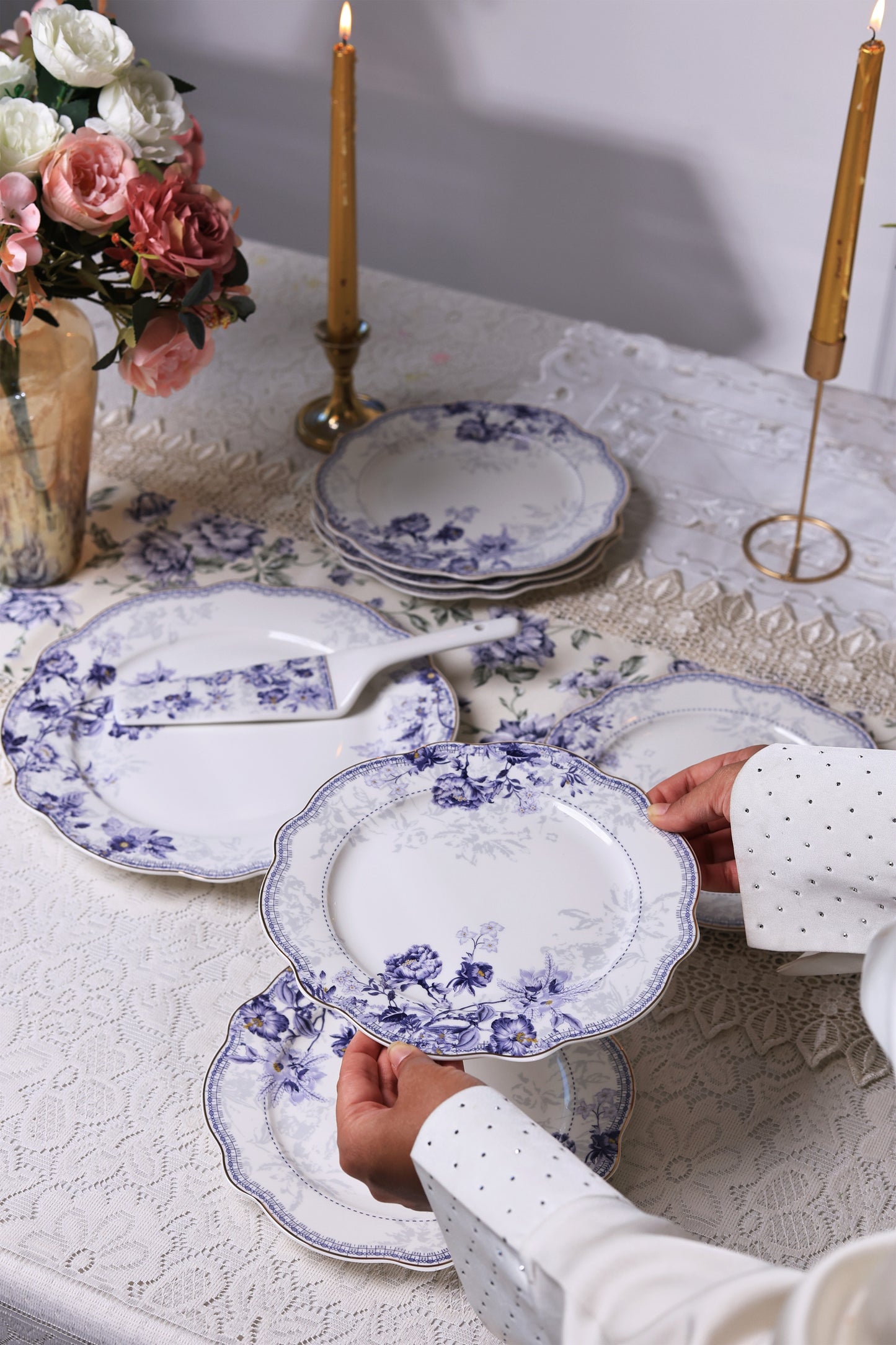 Jardin de Jouy 8 Pcs Snack Set (1 Serving Plate, 6 Quarter Plates, 1 Server) - Vigneto