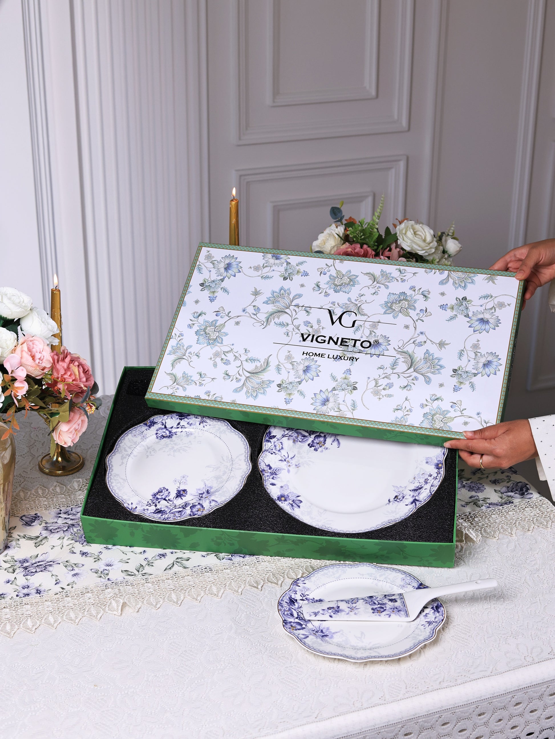 Jardin de Jouy 8 Pcs Snack Set (1 Serving Plate, 6 Quarter Plates, 1 Server) - Vigneto