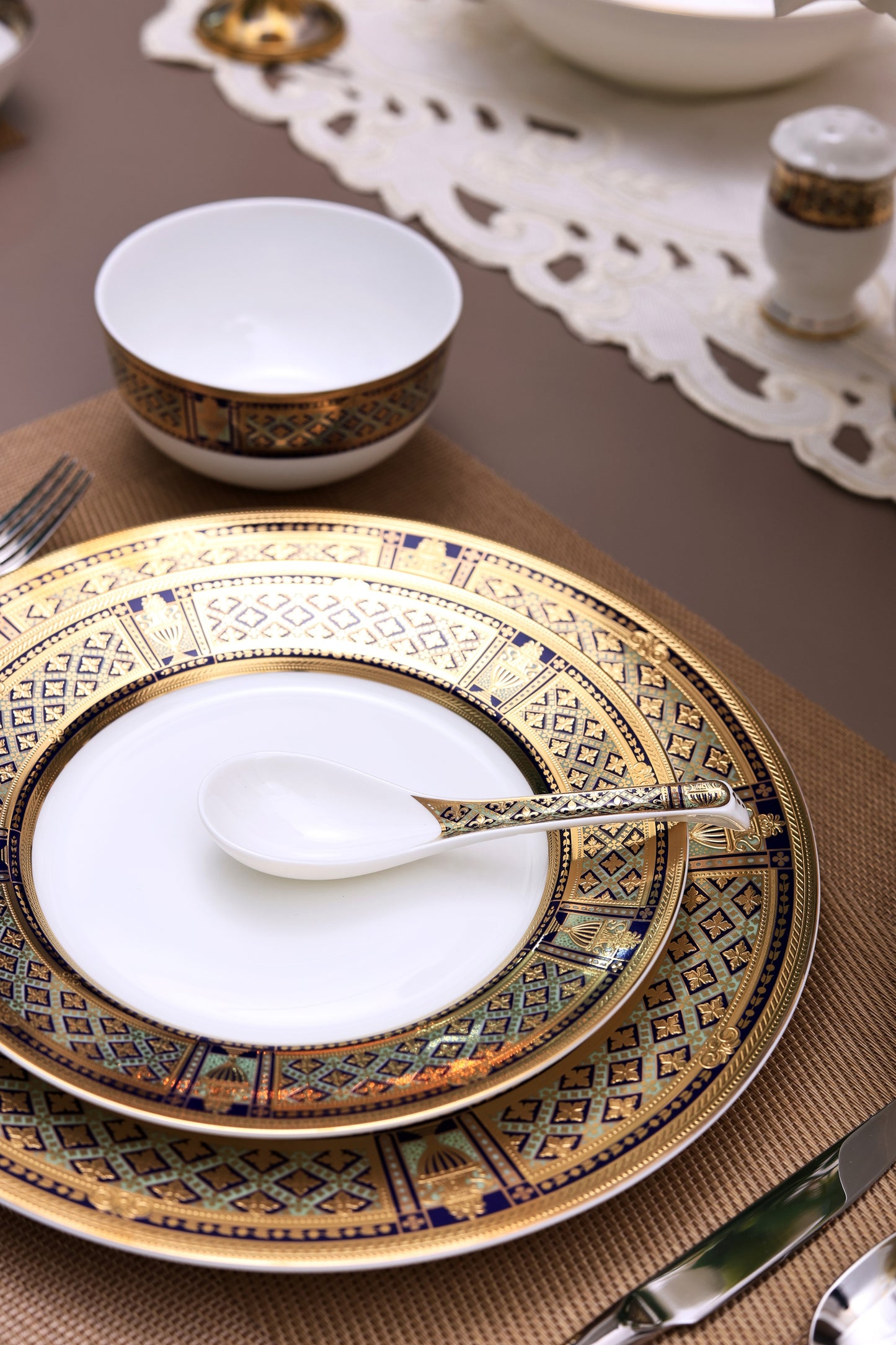 Tresor du Palais 42 Pcs Dinner Set (Palace Collection, 24K Embossed Gold) - Vigneto