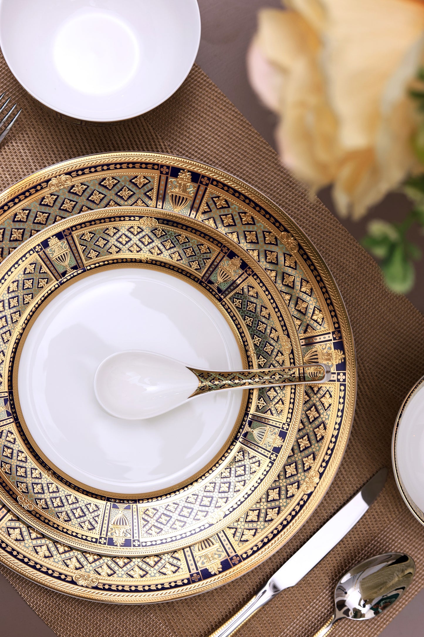 Tresor du Palais 42 Pcs Dinner Set (Palace Collection, 24K Embossed Gold) - Vigneto