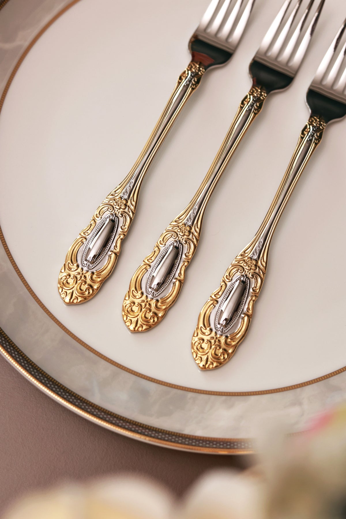 Regal Medallion 24 Pcs Cutlery Set (Palace Collection, 24K Gold Plated)