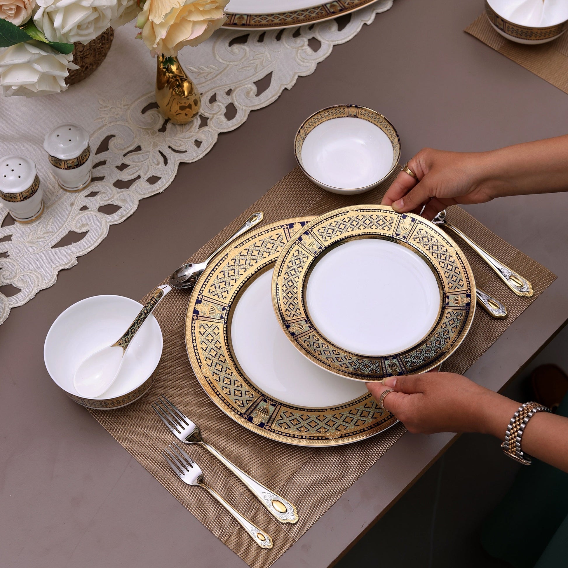 Tresor du Palais 42 Pcs Dinner Set (Palace Collection, 24K Embossed Gold) - Vigneto