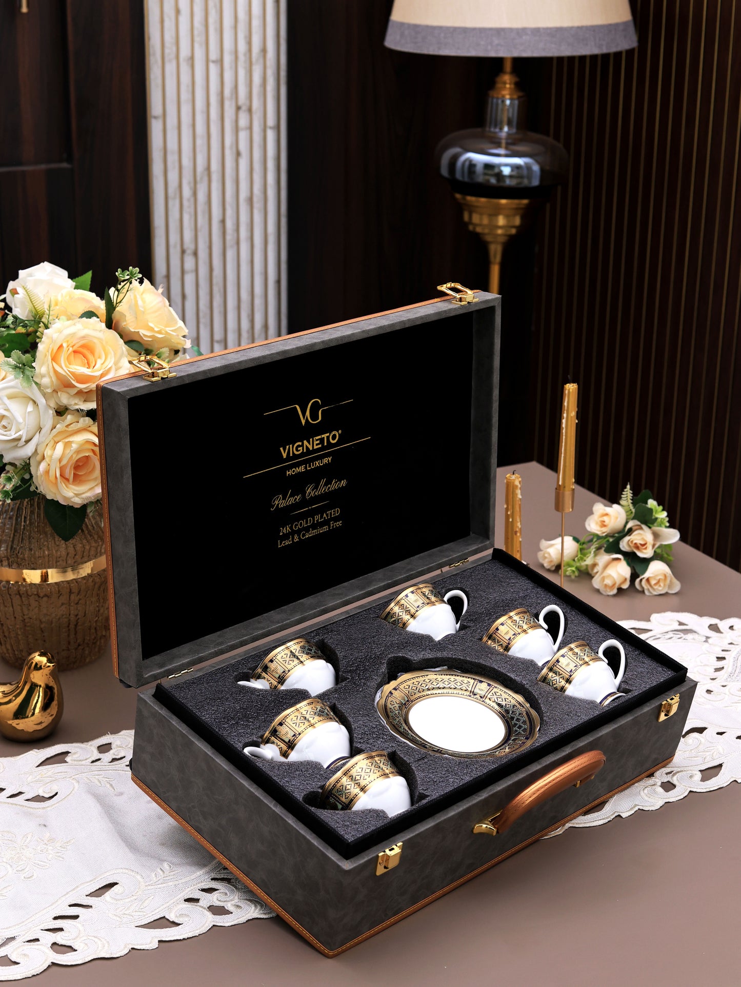 Tresor du Palais Cup and Saucer Set (Set of 6, Palace Collection, 24K Embossed Gold) - Vigneto