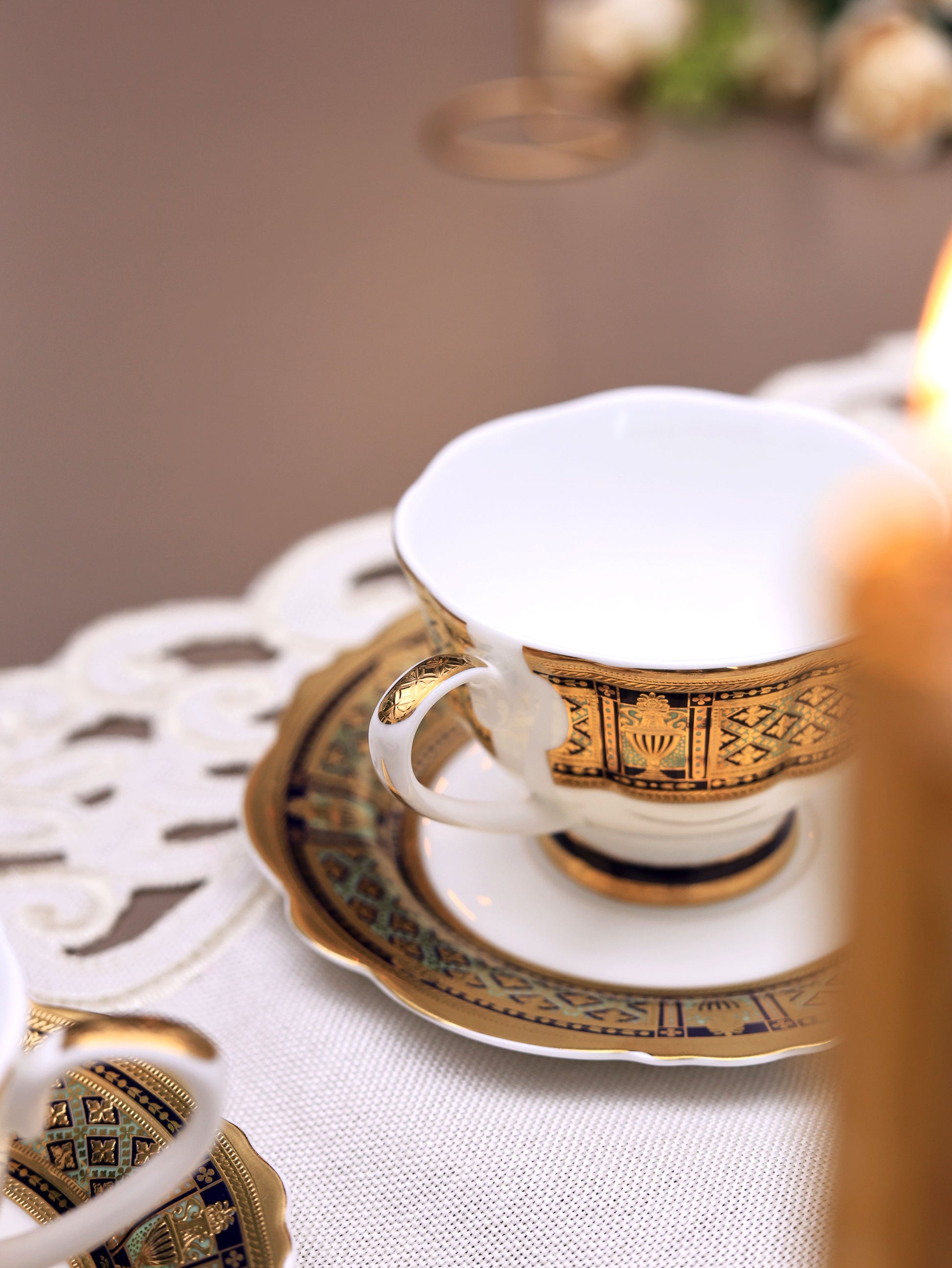 Tresor du Palais Cup and Saucer Set (Set of 6, Palace Collection, 24K Embossed Gold) - Vigneto