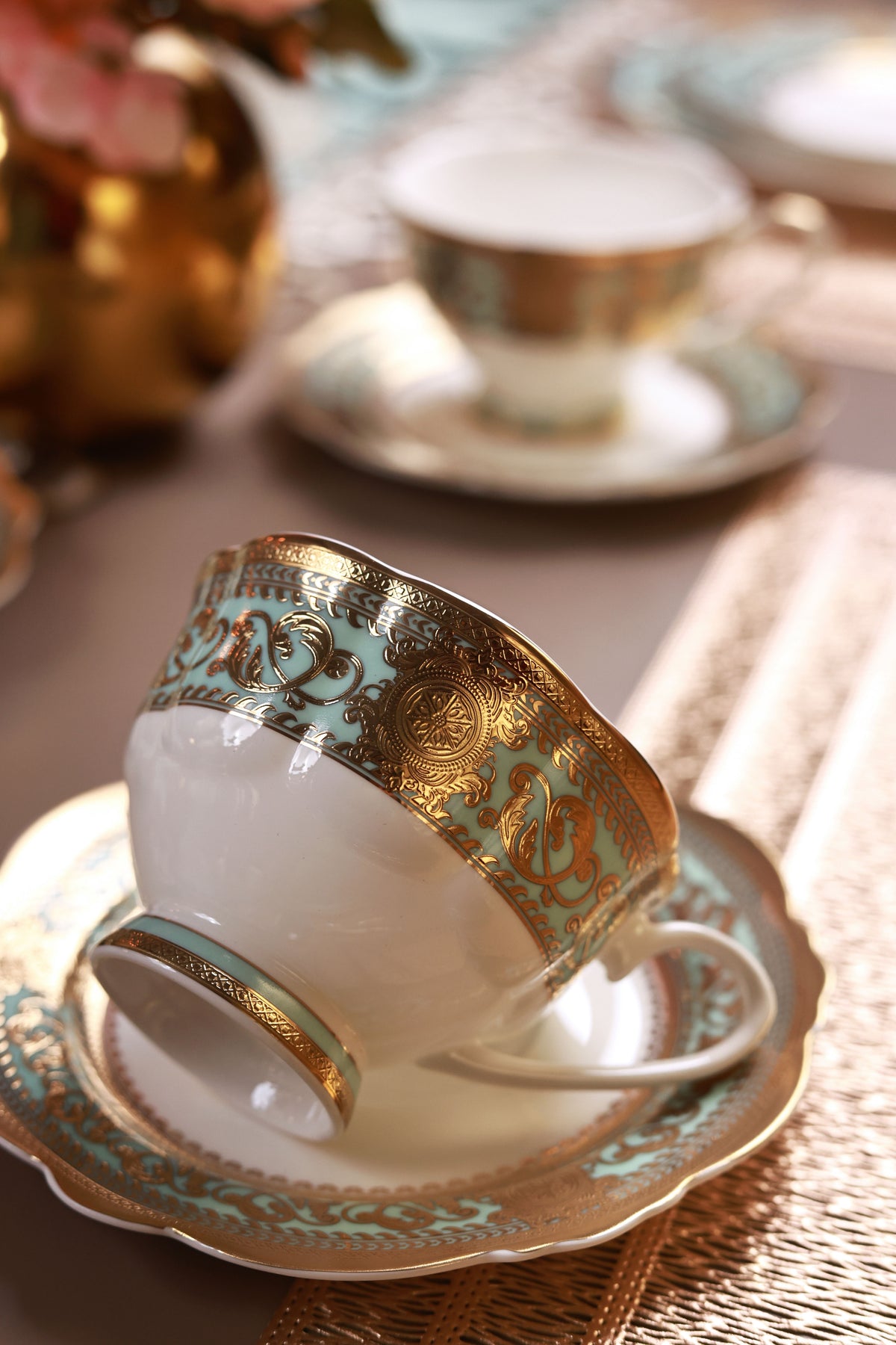 Rococo Majeste Cup and Saucer Set (Set of 6, Palace Collection, 24K Embossed Gold)