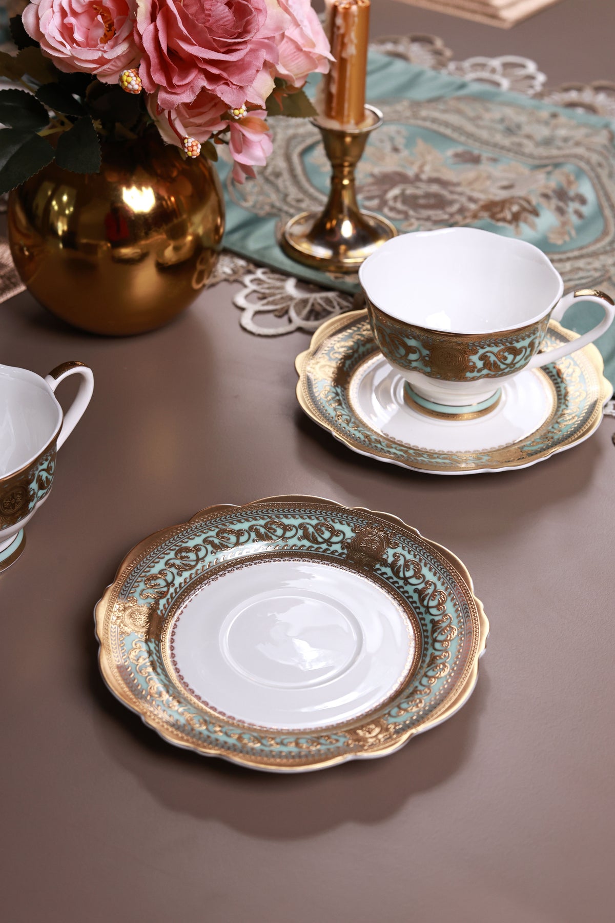 Rococo Majeste Cup and Saucer Set (Set of 6, Palace Collection, 24K Embossed Gold)