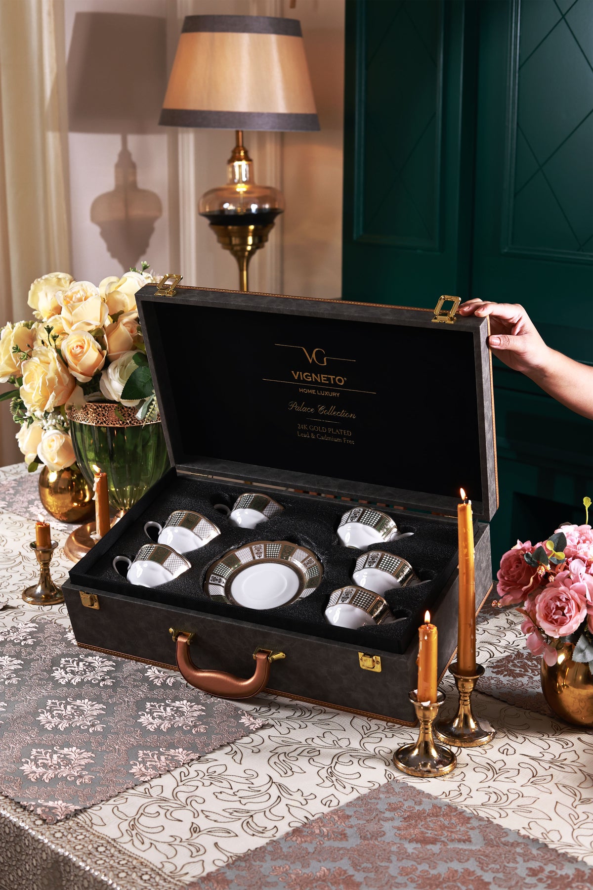 Emerald d'Or Cup and Saucer Set (Set of 6, Palace Collection, 24K Embossed Gold)
