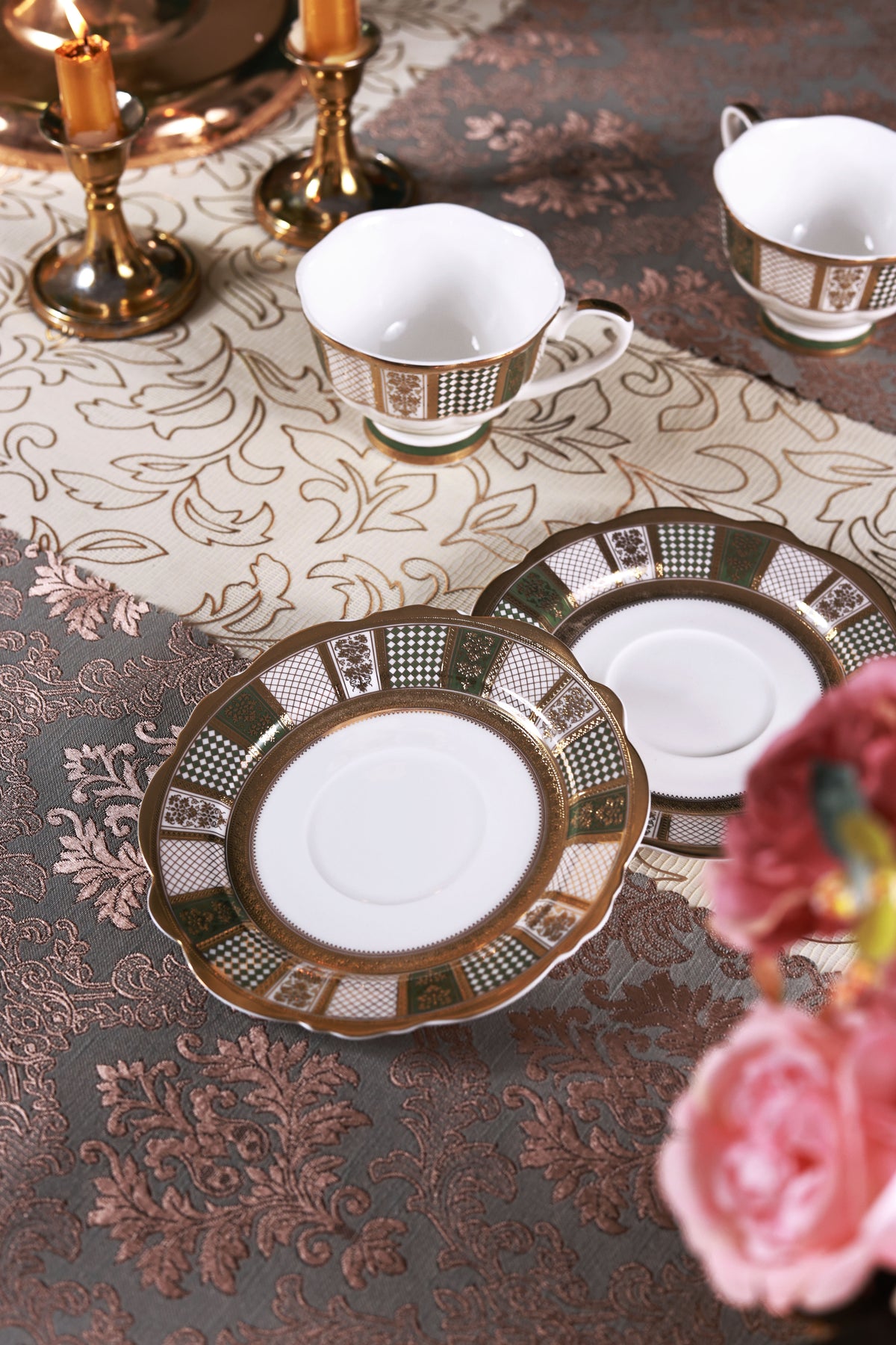 Emerald d'Or Cup and Saucer Set (Set of 6, Palace Collection, 24K Embossed Gold)