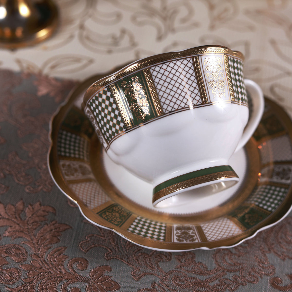 Emerald d'Or Cup and Saucer Set (Set of 6, Palace Collection, 24K Embossed Gold)