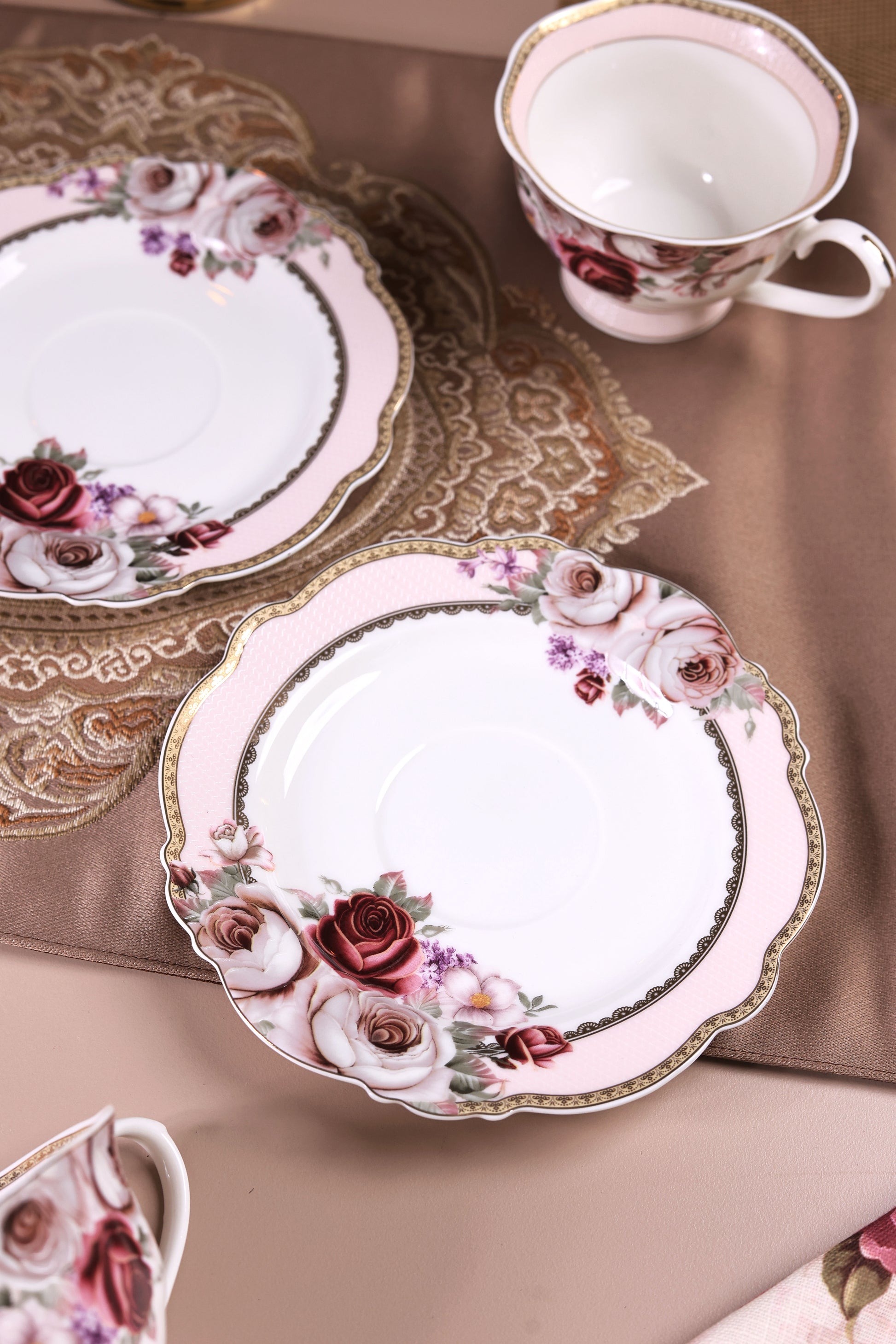 Rose Garden Cup and Saucer Set (Vintage Collection, 6 Cups and 6 Saucers) - Vigneto