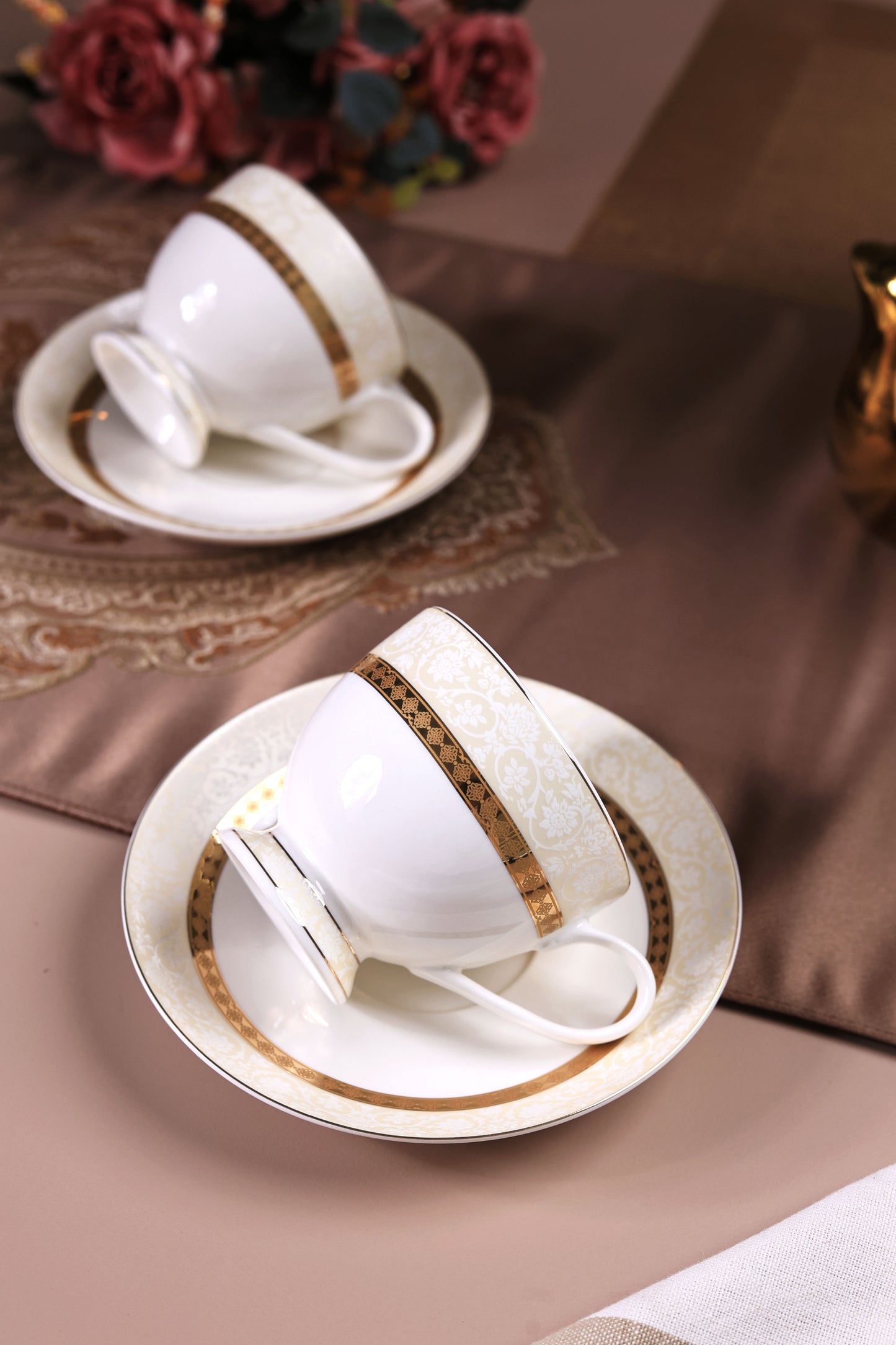 Opaline Gold Cup and Saucer Set (6 Cups and 6 Saucers) - Vigneto