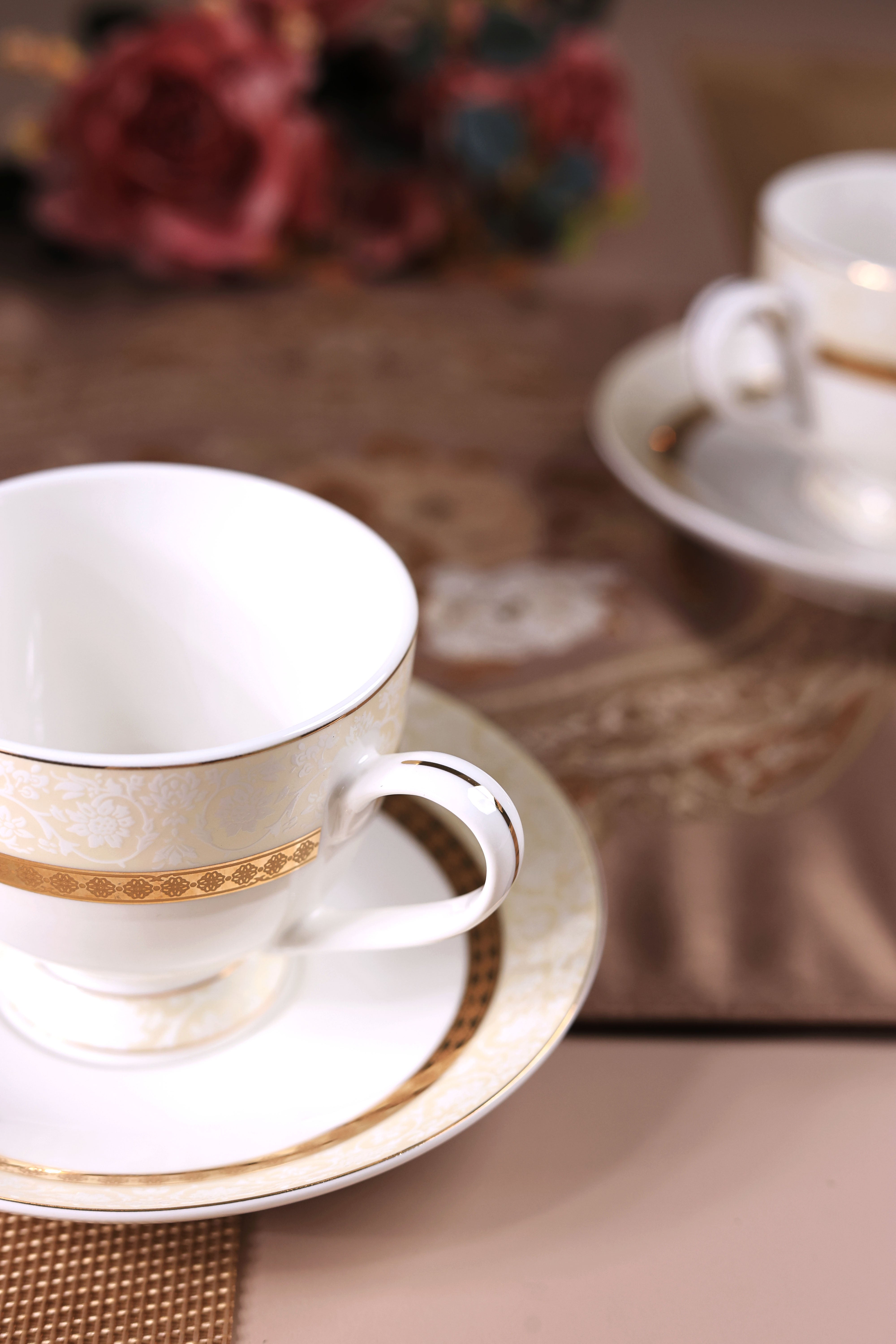 Opaline Gold Cup and Saucer Set (6 Cups and 6 Saucers) – Vigneto