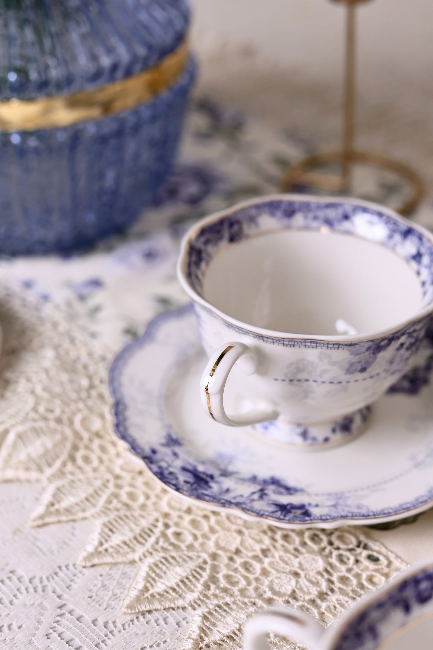 Jardin de Jouy Cup and Saucer Set (Vintage Collection, 6 Cups and 6 Saucers) - Vigneto