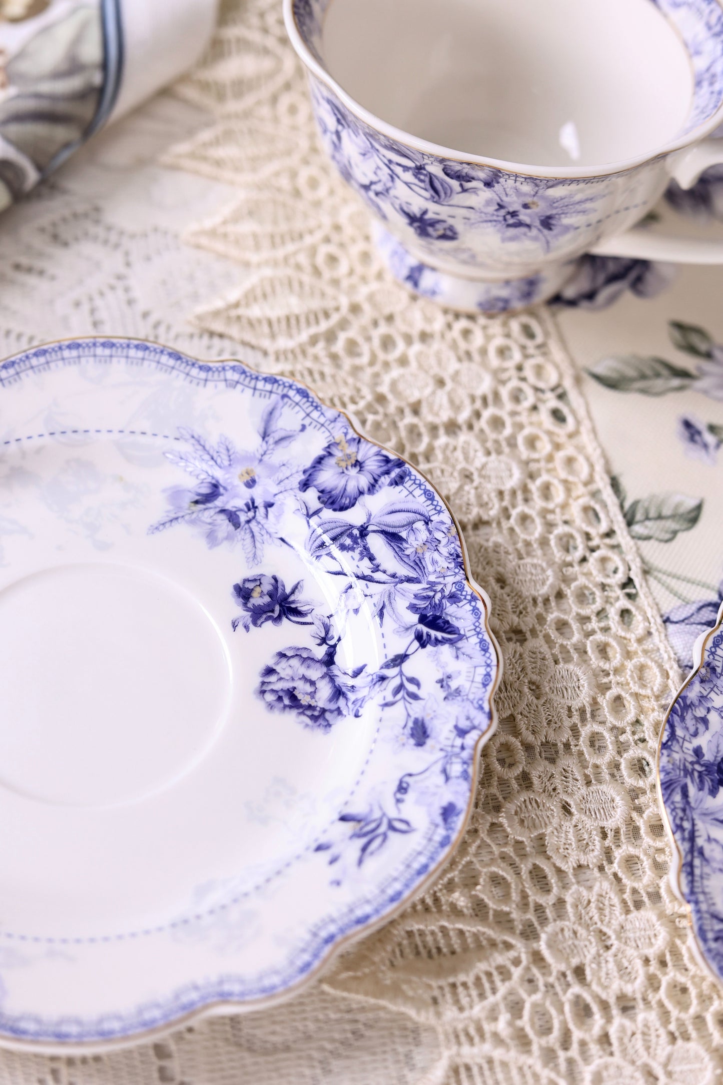Jardin de Jouy Cup and Saucer Set (Vintage Collection, 6 Cups and 6 Saucers) - Vigneto