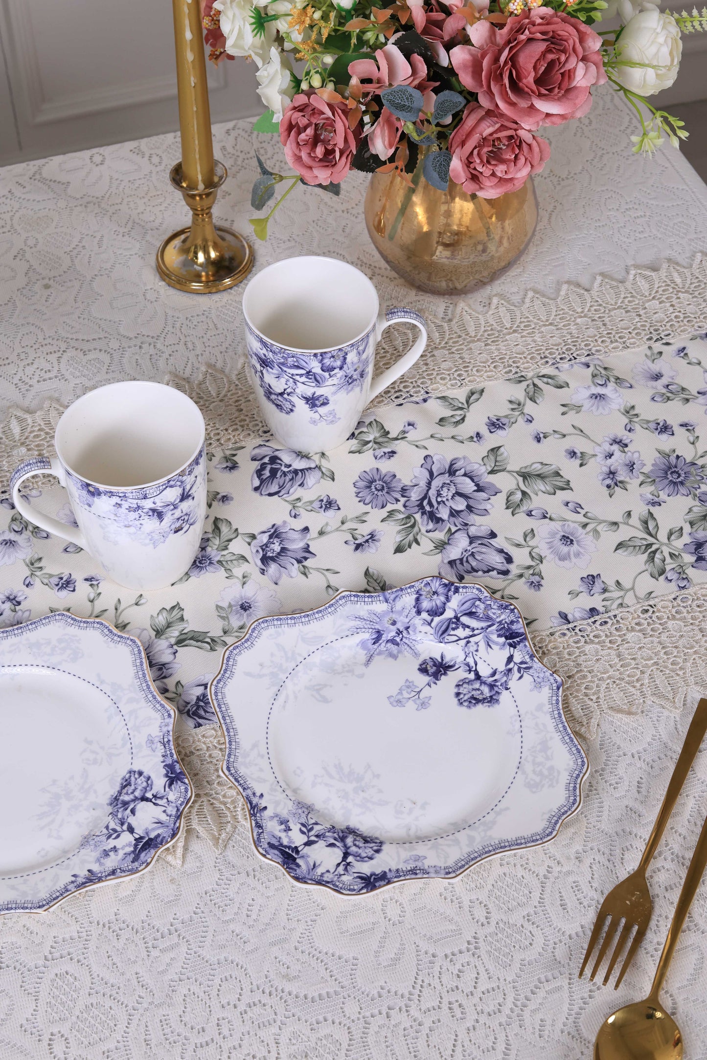 Jardin de Jouy Coffee Mugs with Snack Plates (4 Mugs and 4 Snack Plates)