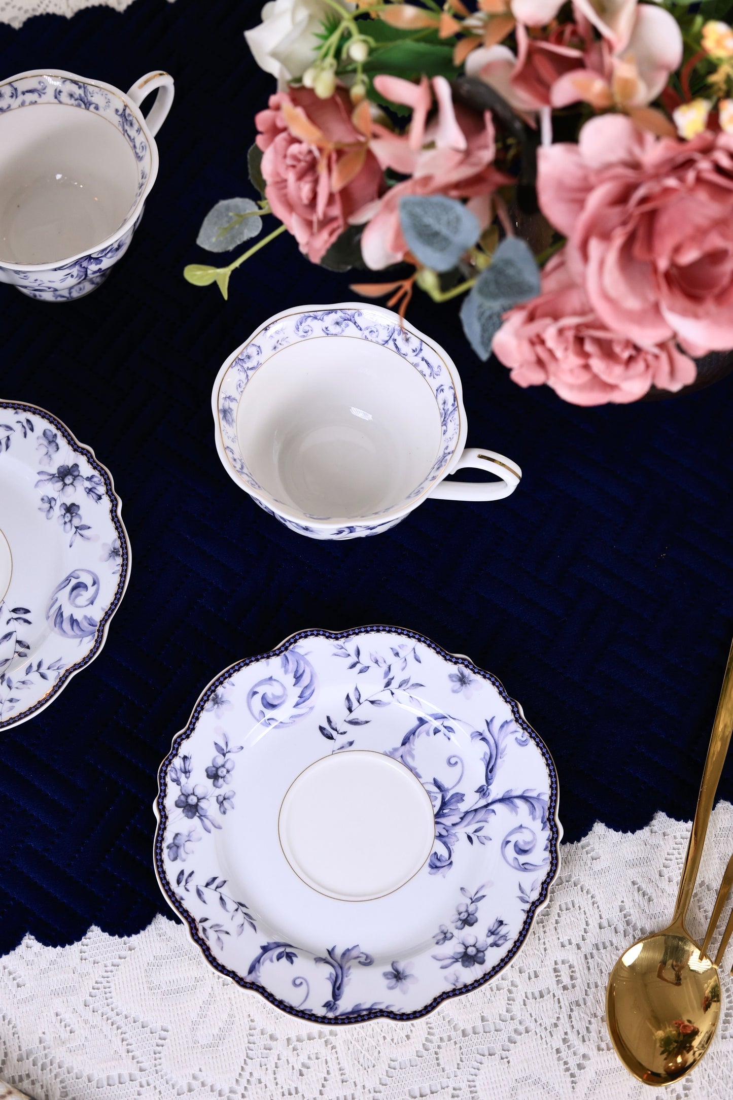 Midnight Blue Cup and Saucer Set (Vintage Collection, 6 Cups and 6 Saucers) - Vigneto
