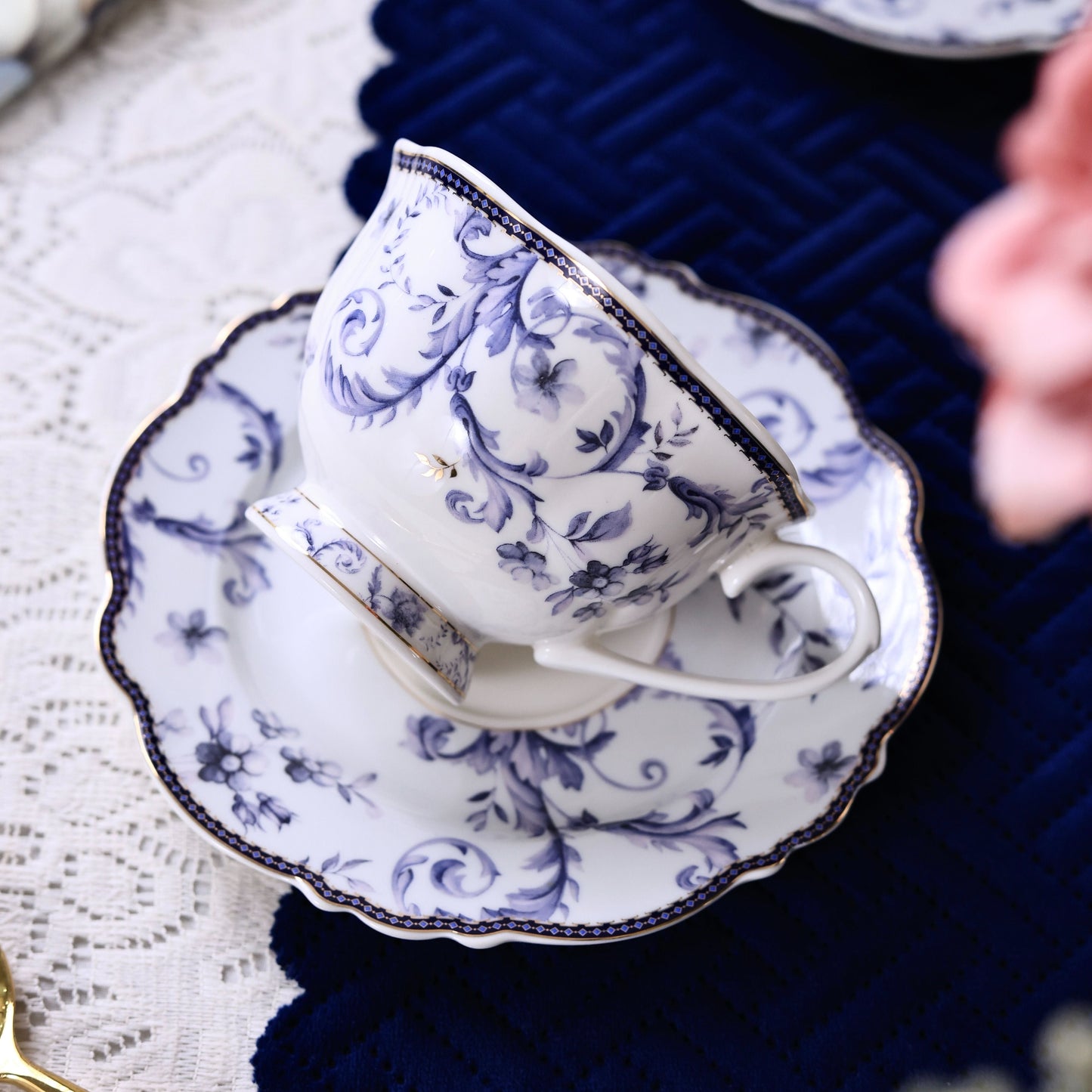 Midnight Blue Cup and Saucer Set (Vintage Collection, 6 Cups and 6 Saucers) - Vigneto