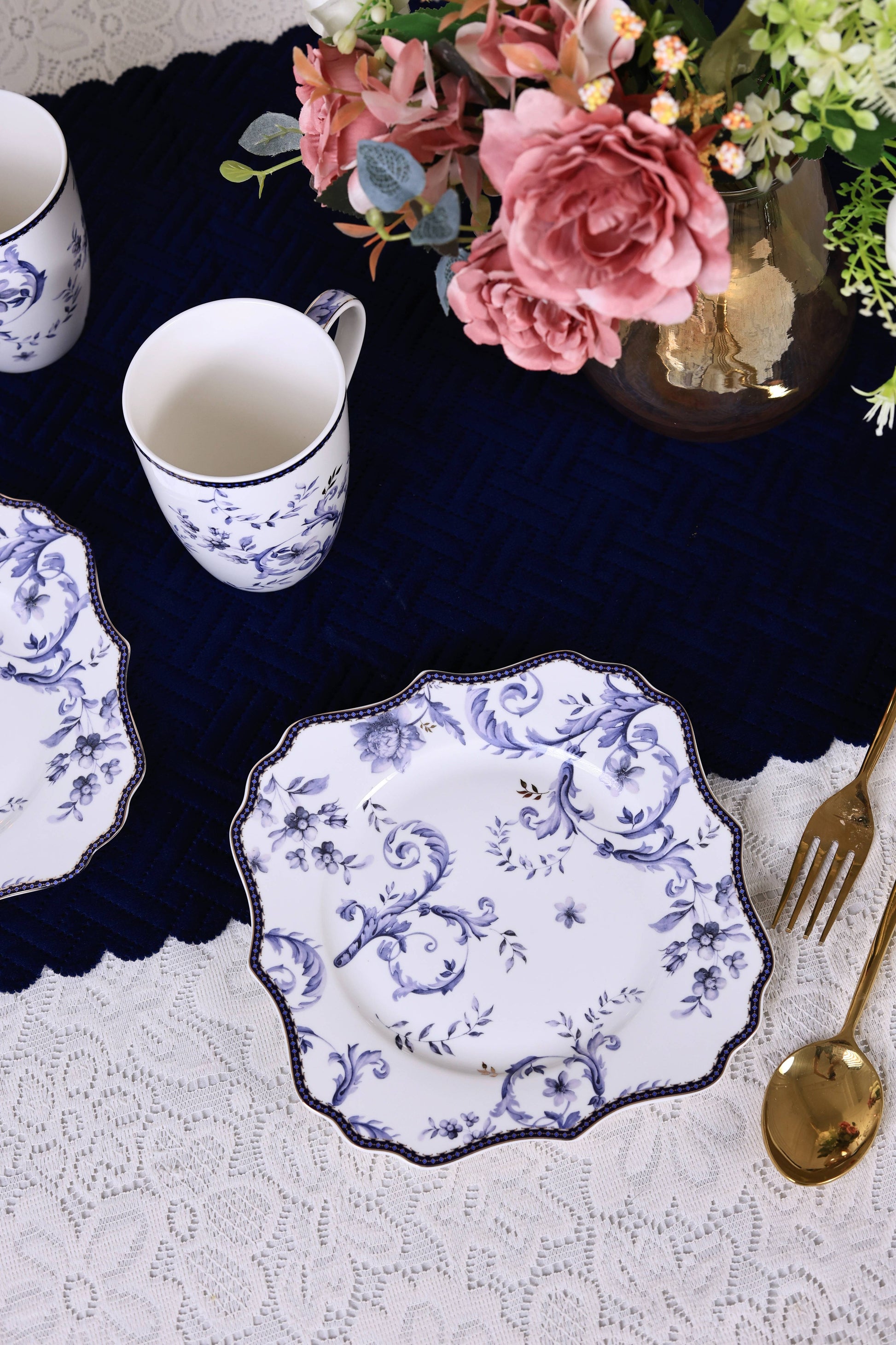Midnight Blue Coffee Mugs with Snack Plates (4 Mugs and 4 Snack Plates) - Vigneto