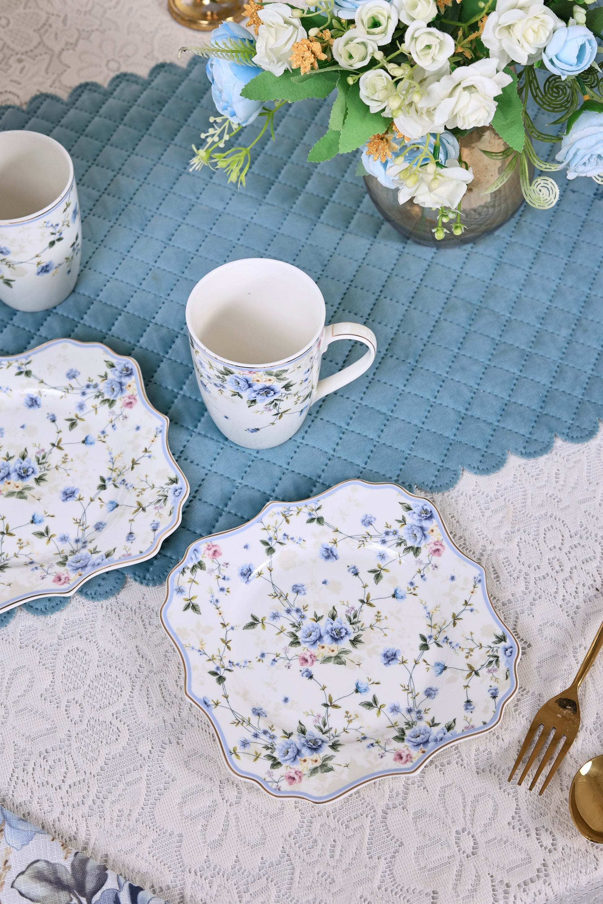 Yorkshire Bloom Coffee Mugs with Snack Plates (4 Mugs and 4 Snack Plates) - Vigneto