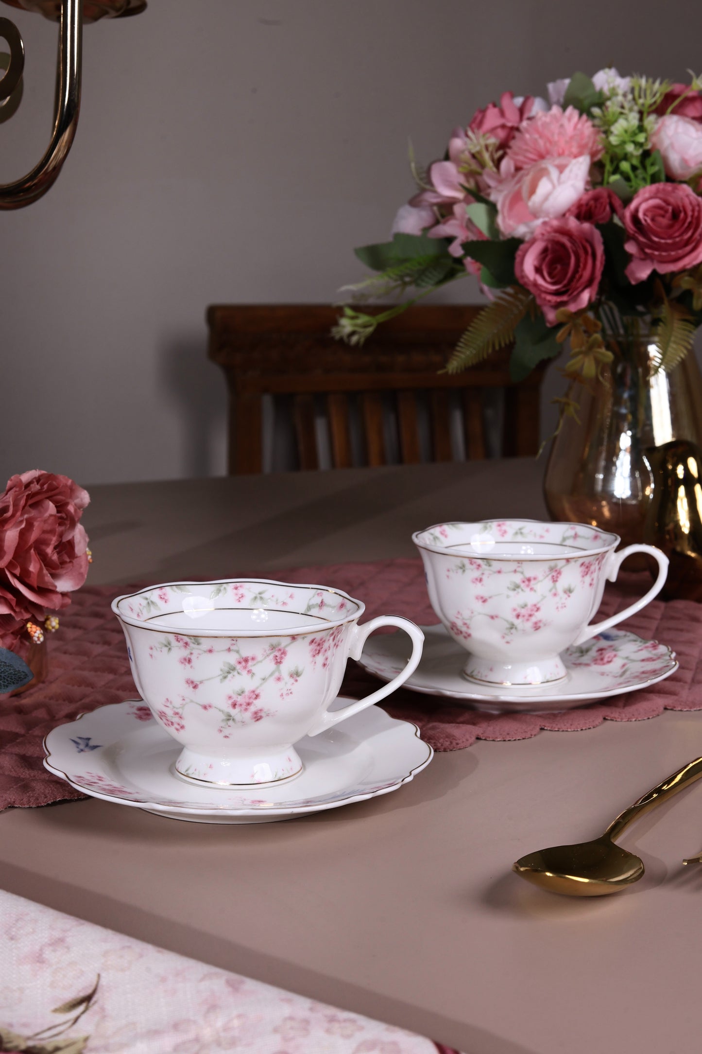 Orchid Bliss Cup and Saucer Set (Vintage Collection, 6 Cups and 6 Saucers) - Vigneto