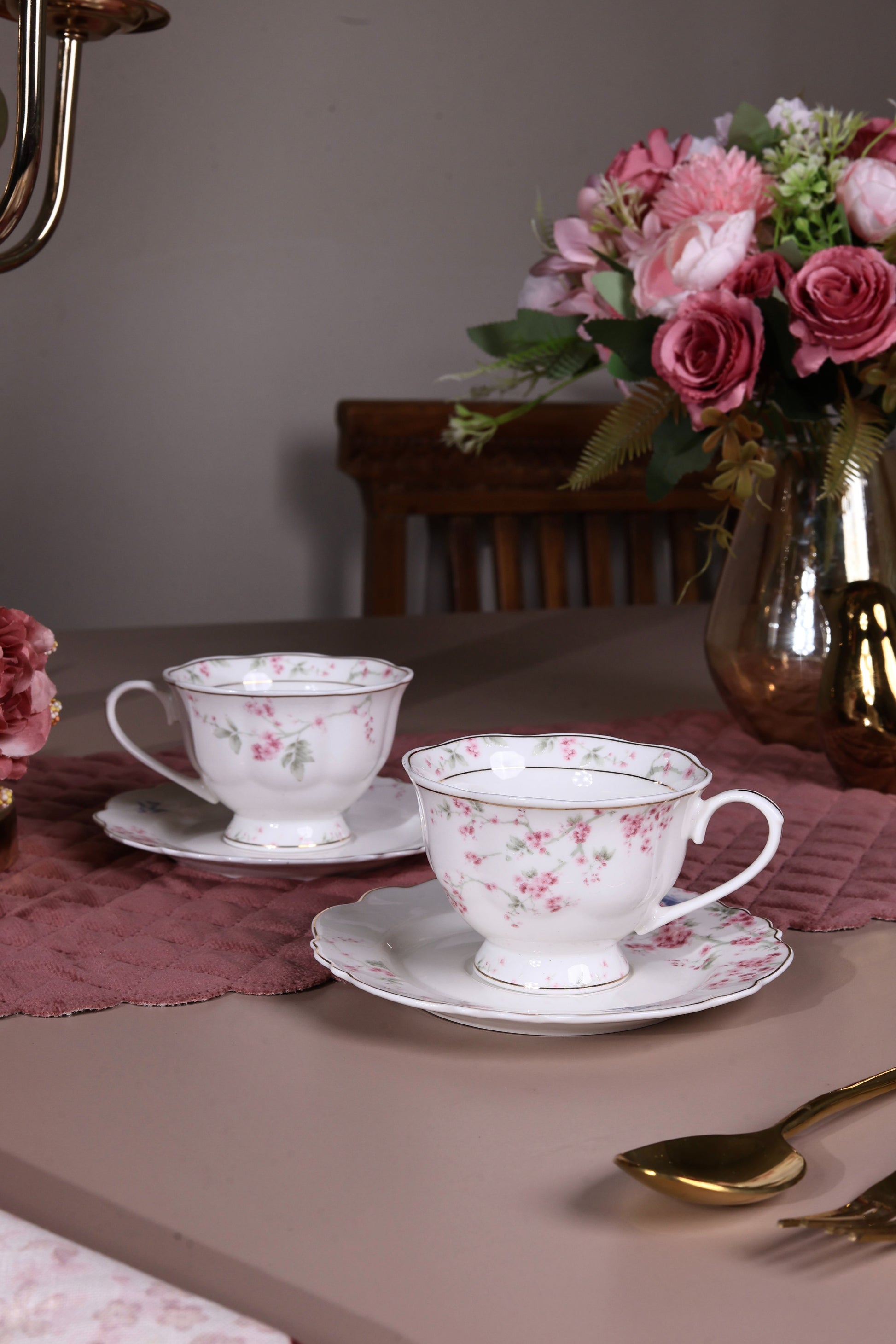 Orchid Bliss Cup and Saucer Set (Vintage Collection, 6 Cups and 6 Saucers) - Vigneto