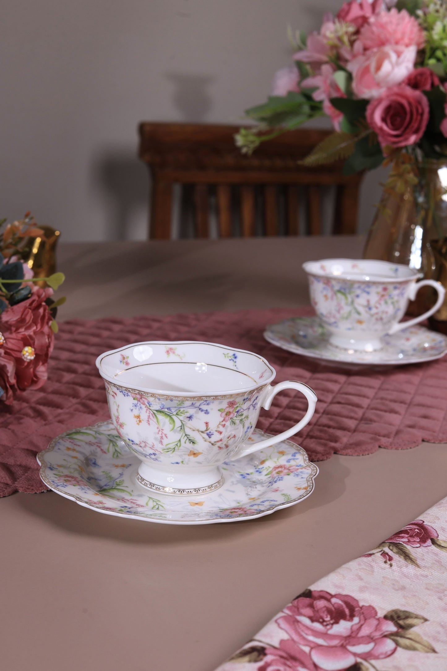 Flower Bed Cup and Saucer Set (Vintage Collection, 6 Cups and 6 Saucers) - Vigneto