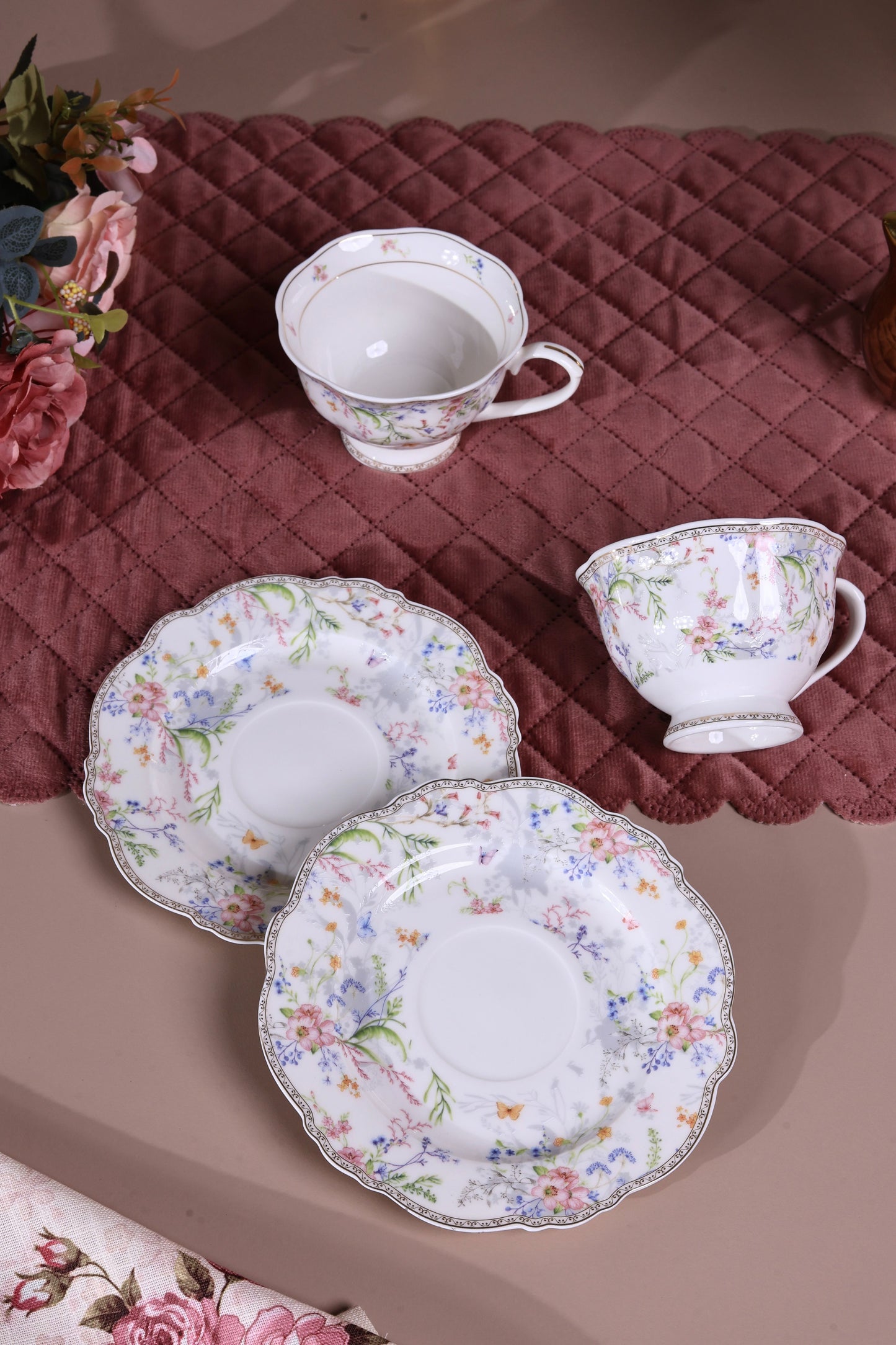 Flower Bed Cup and Saucer Set (Vintage Collection, 6 Cups and 6 Saucers) - Vigneto