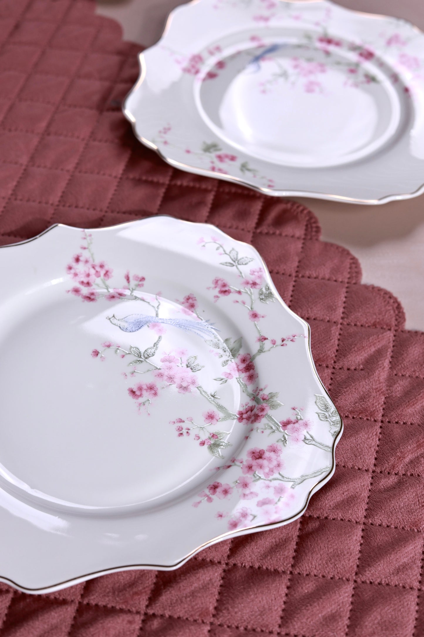 Orchid Bliss Coffee Mugs with Snack Plates (4 Mugs and 4 Snack Plates) - Vigneto