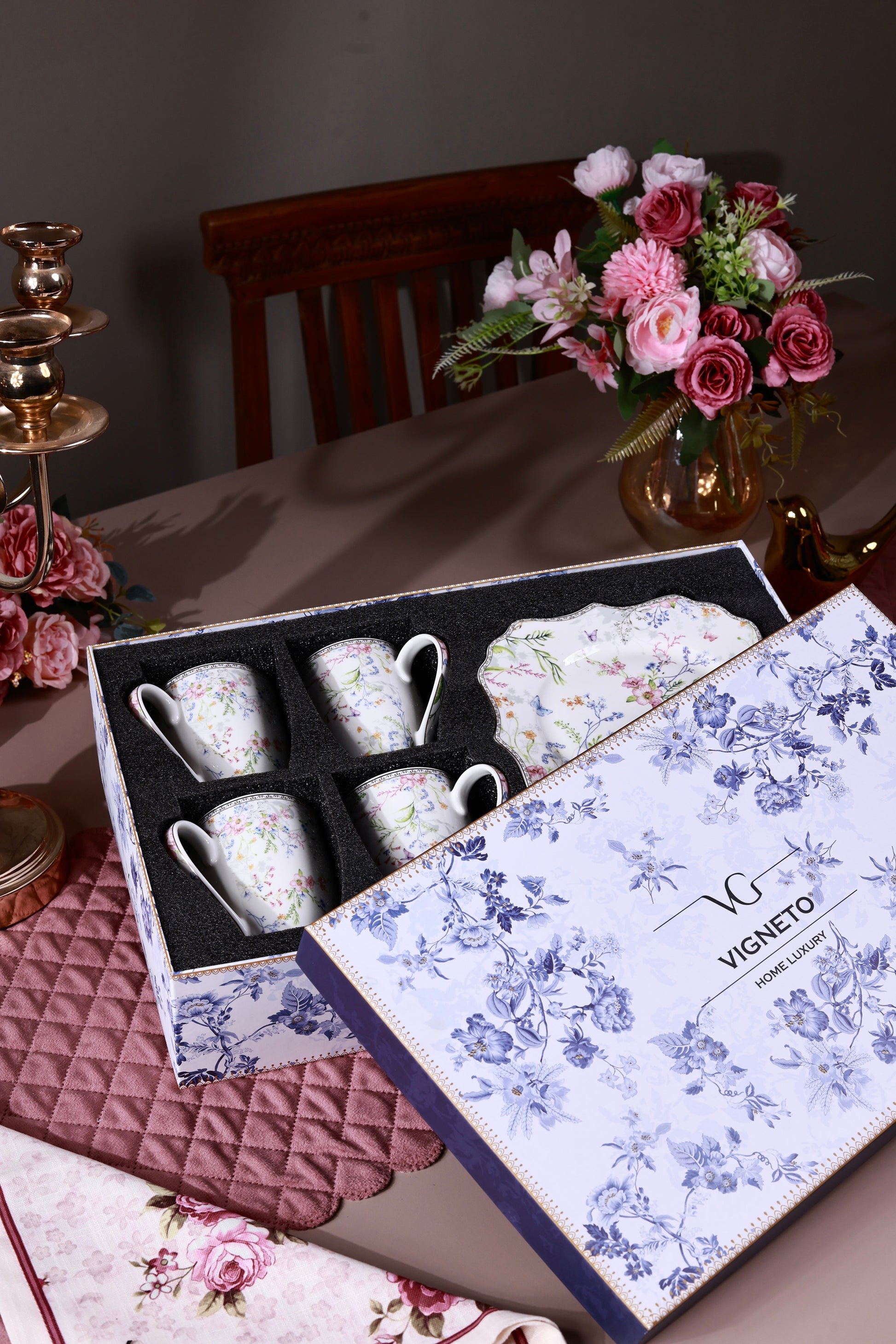 Flower Bed Coffee Mugs with Snack Plates (4 Mugs and 4 Snack Plates) - Vigneto