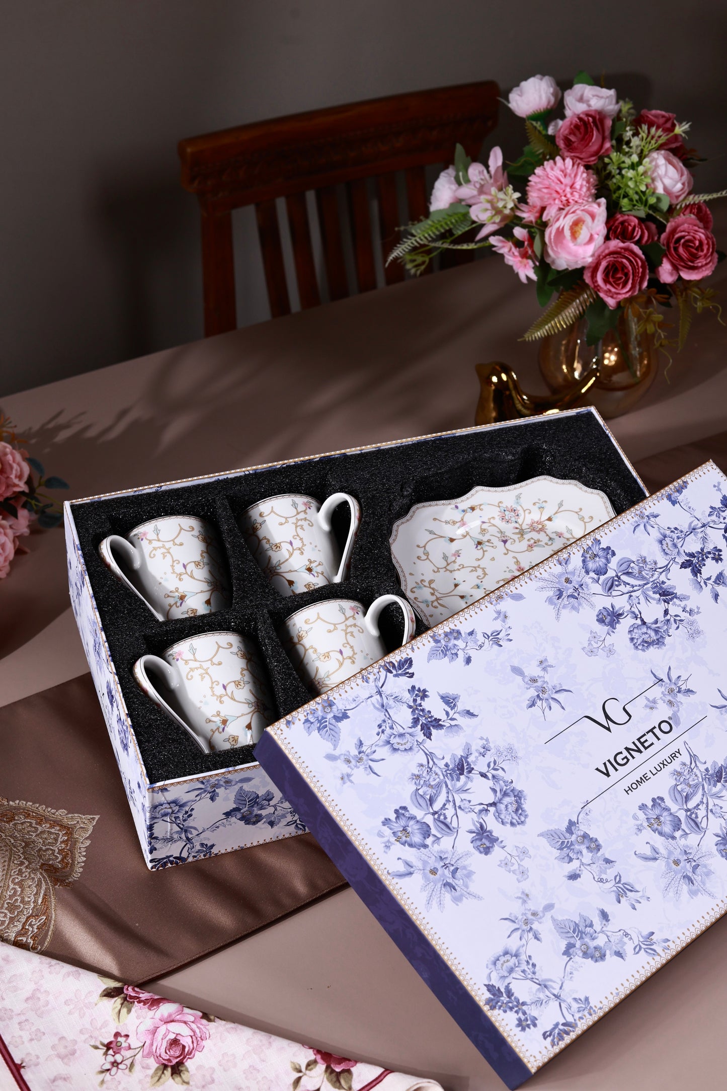 White Pattern Coffee Mugs with Snack Plates (4 Mugs and 4 Snack Plates) - Vigneto