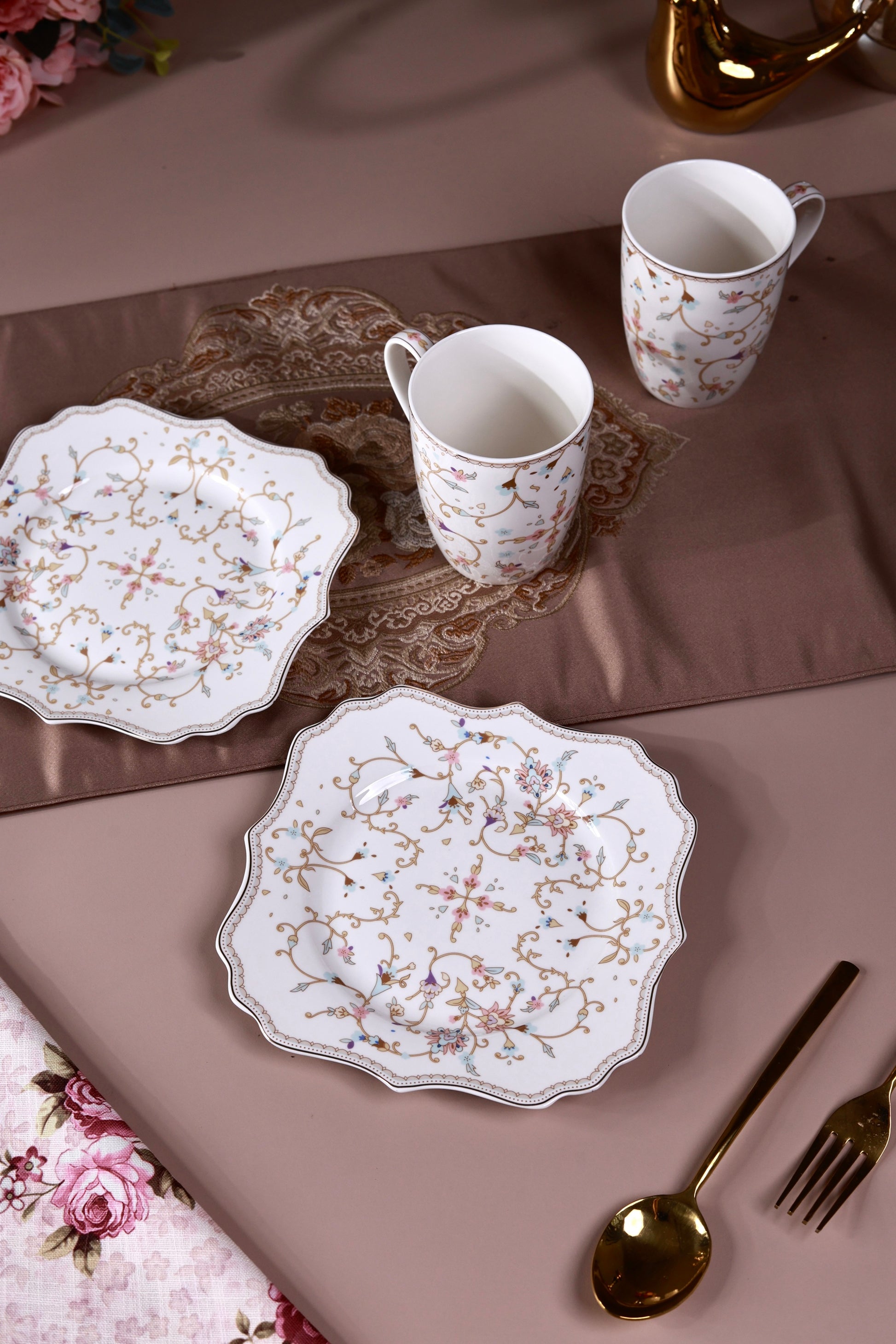 White Pattern Coffee Mugs with Snack Plates (4 Mugs and 4 Snack Plates) - Vigneto